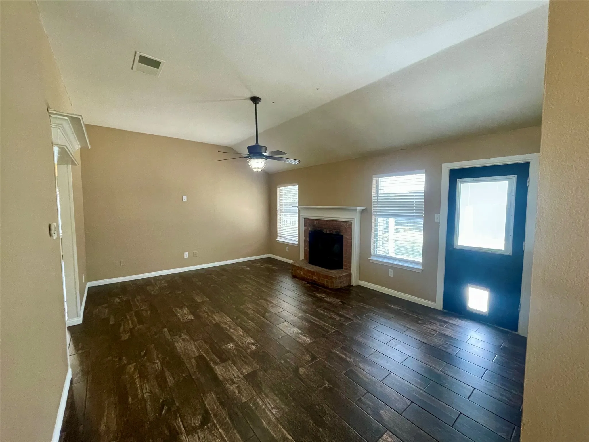 Single Family Residence For Sale in Denton County , 625 Main Street, Roanoke, Texas 76262, 3 Bedrooms, 2 Bathrooms, 2 Garage spaces, 1,290 Sqft, built in 1994, Price $455,000, mls#21341208, Real Estate Agent in Roanoke, Homes For Sale in Denton county, Homes For Sale in Roanoke, Realtor in Roanoke Texas, Real Estate Brokerage Independent Realty Texas, Luminita Cordes Realtor