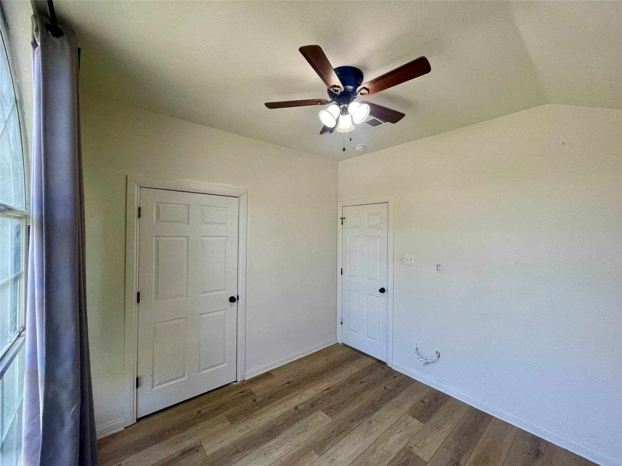 Single Family Residence For Sale in Denton County , 625 Main Street, Roanoke, Texas 76262, 3 Bedrooms, 2 Bathrooms, 2 Garage spaces, 1,290 Sqft, built in 1994, Price $455,000, mls#21341208, Real Estate Agent in Roanoke, Homes For Sale in Denton county, Homes For Sale in Roanoke, Realtor in Roanoke Texas, Real Estate Brokerage Independent Realty Texas, Luminita Cordes Realtor