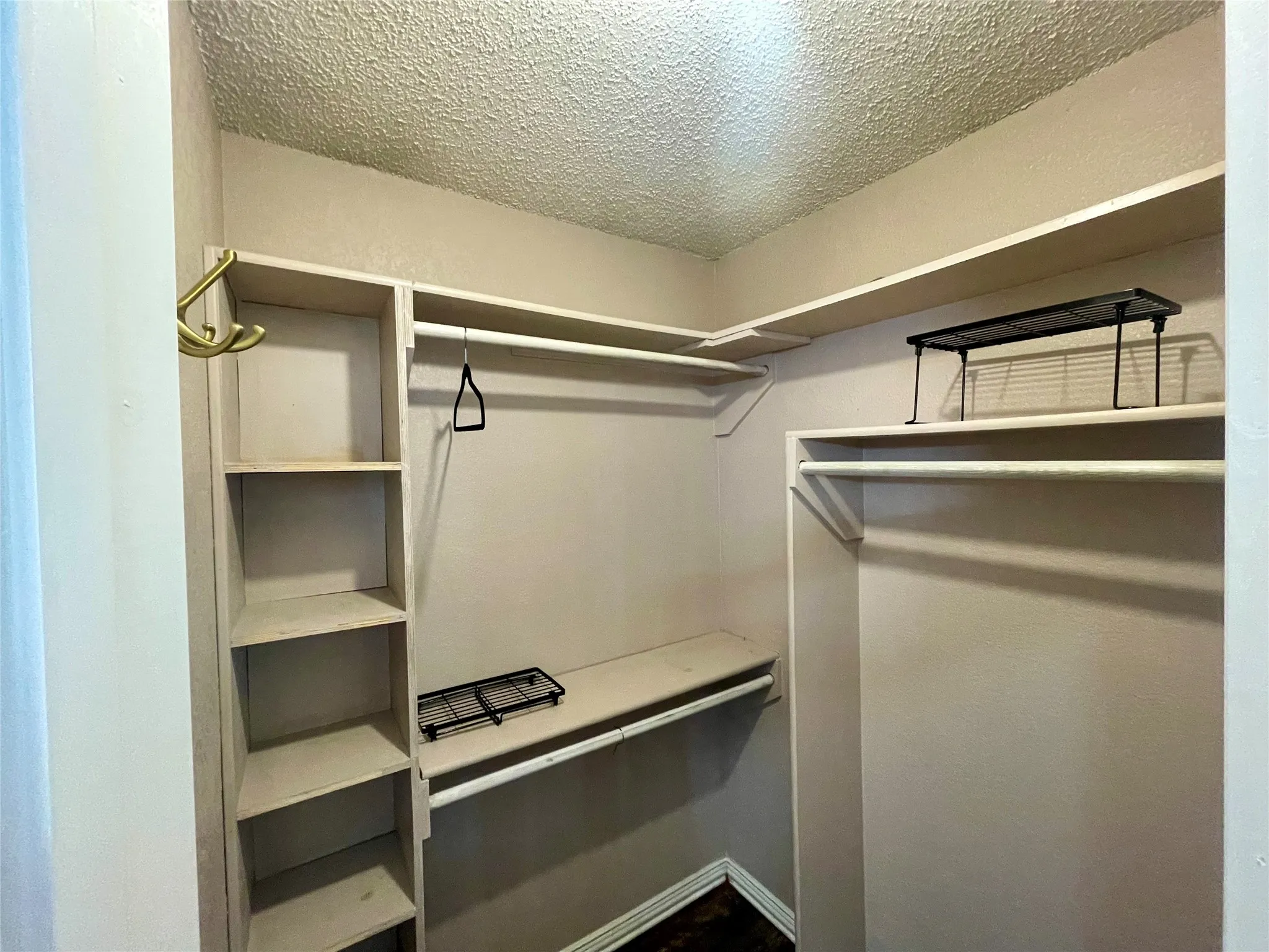 Single Family Residence For Sale in Denton County , 625 Main Street, Roanoke, Texas 76262, 3 Bedrooms, 2 Bathrooms, 2 Garage spaces, 1,290 Sqft, built in 1994, Price $455,000, mls#21341208, Real Estate Agent in Roanoke, Homes For Sale in Denton county, Homes For Sale in Roanoke, Realtor in Roanoke Texas, Real Estate Brokerage Independent Realty Texas, Luminita Cordes Realtor