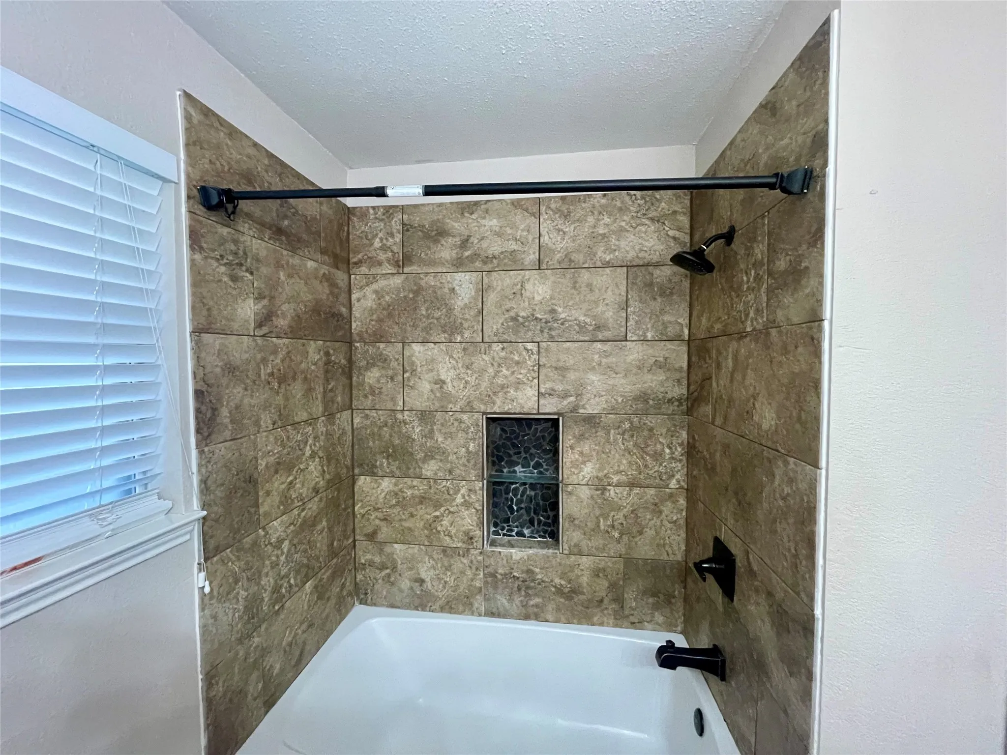 Single Family Residence For Sale in Denton County , 625 Main Street, Roanoke, Texas 76262, 3 Bedrooms, 2 Bathrooms, 2 Garage spaces, 1,290 Sqft, built in 1994, Price $455,000, mls#21341208, Real Estate Agent in Roanoke, Homes For Sale in Denton county, Homes For Sale in Roanoke, Realtor in Roanoke Texas, Real Estate Brokerage Independent Realty Texas, Luminita Cordes Realtor