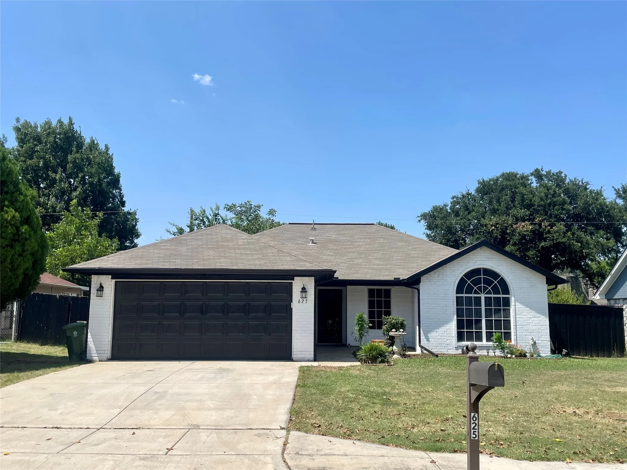 Single Family Residence For Sale in Denton County , 625 Main Street, Roanoke, Texas 76262, 3 Bedrooms, 2 Bathrooms, 2 Garage spaces, 1,290 Sqft, built in 1994, Price $455,000, mls#21341208, Real Estate Agent in Roanoke, Homes For Sale in Denton county, Homes For Sale in Roanoke, Realtor in Roanoke Texas, Real Estate Brokerage Independent Realty Texas, Luminita Cordes Realtor