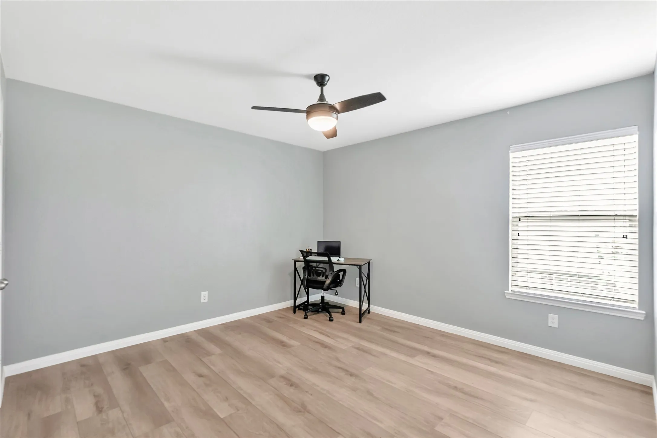 Single Family Residence For Sale in Tarrant County , 12620 Mourning Dove Lane, Fort Worth, Texas 76244, 3 Bedroom, 3 Bathroom, 2 Garage spaces, 2,329 Sqft, built in 2007, mls#21341406, Real Estate Agent in Fort Worth, Homes For Sale in Tarrant county, Homes For Sale in Fort Worth, Realtor in Fort Worth Texas, Real Estate Brokerage Independent Realty Texas, Luminita Cordes Realtor