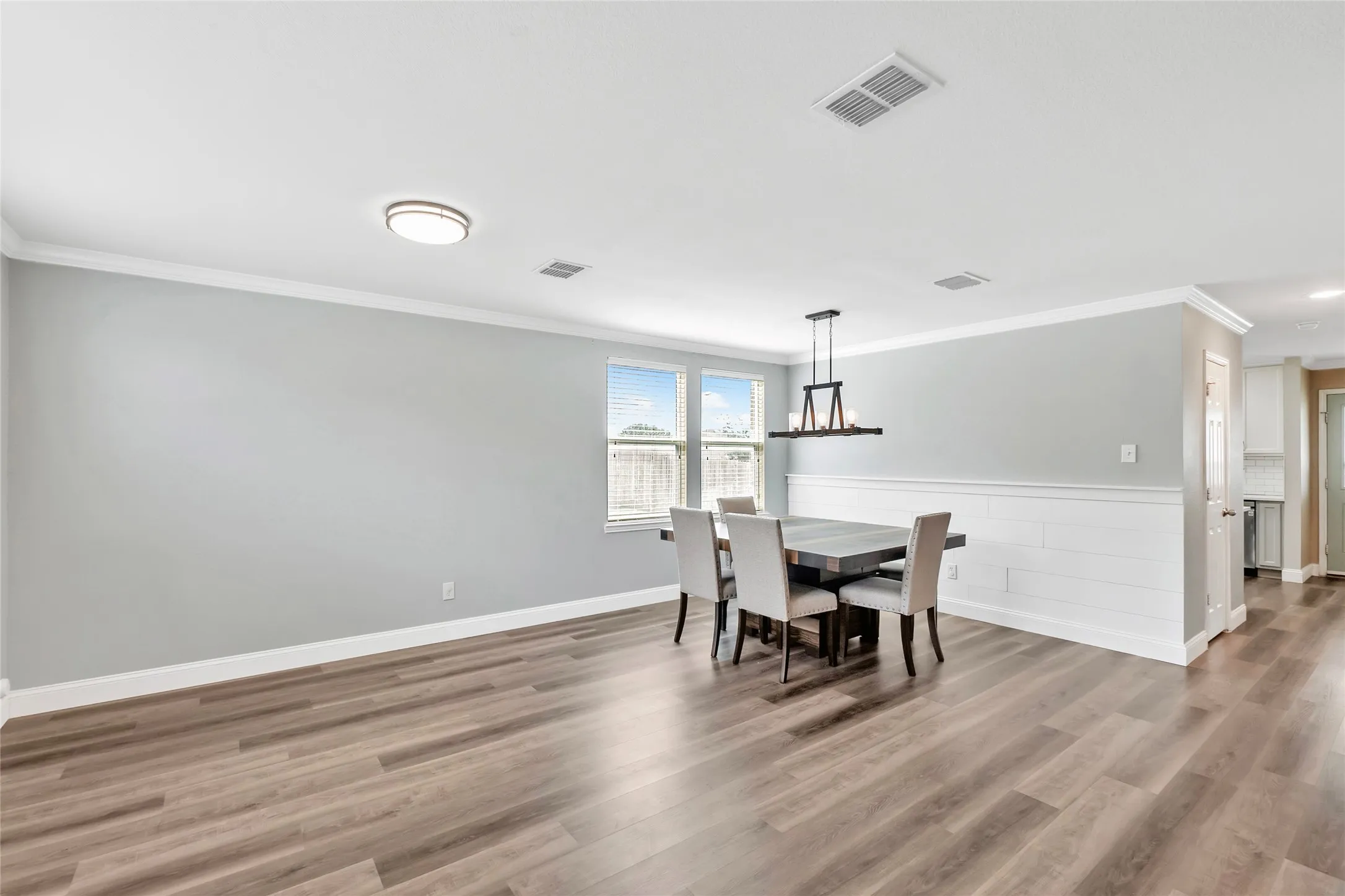 Single Family Residence For Sale in Tarrant County , 12620 Mourning Dove Lane, Fort Worth, Texas 76244, 3 Bedroom, 3 Bathroom, 2 Garage spaces, 2,329 Sqft, built in 2007, mls#21341406, Real Estate Agent in Fort Worth, Homes For Sale in Tarrant county, Homes For Sale in Fort Worth, Realtor in Fort Worth Texas, Real Estate Brokerage Independent Realty Texas, Luminita Cordes Realtor