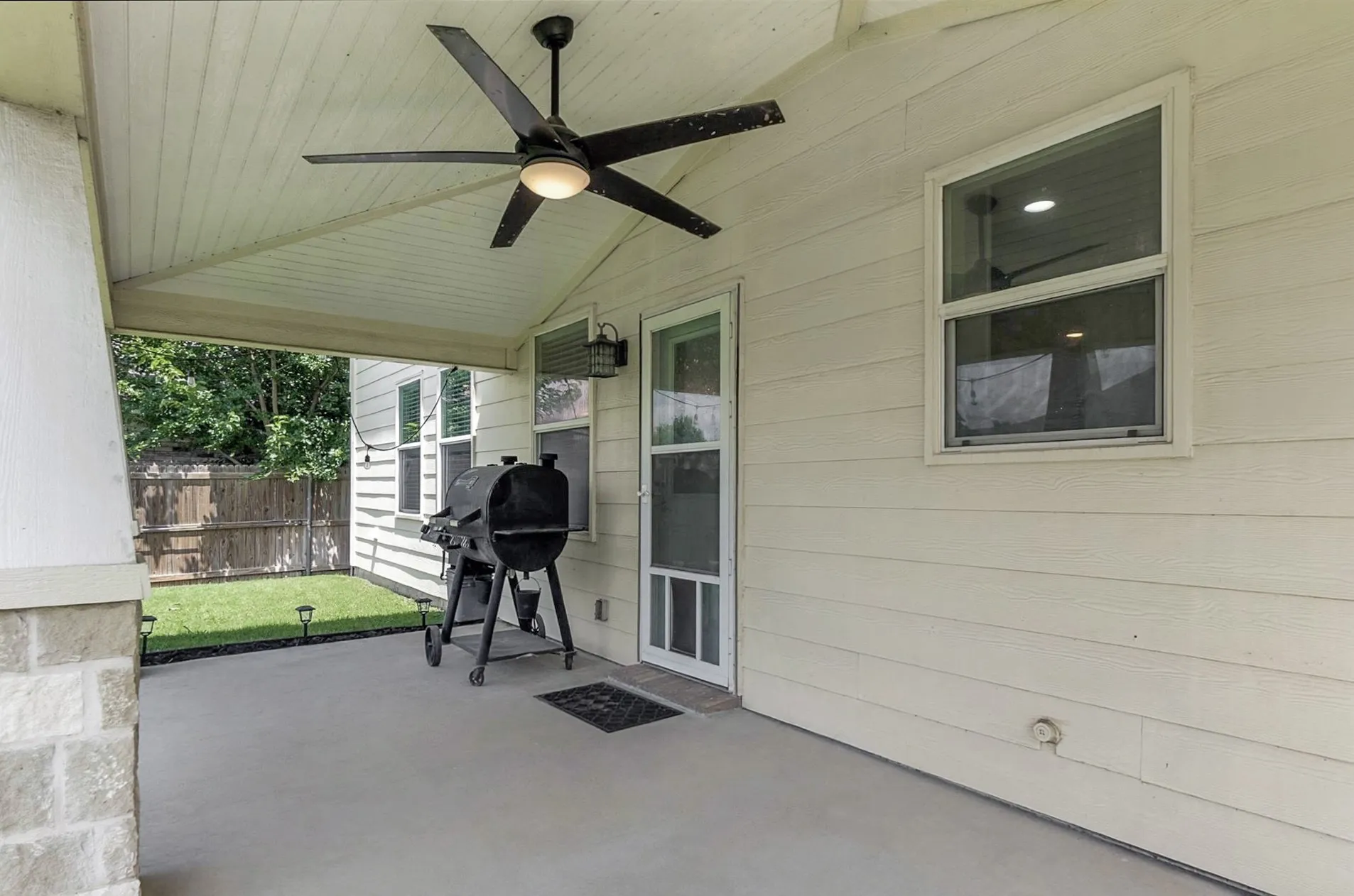 Single Family Residence For Sale in Tarrant County , 12620 Mourning Dove Lane, Fort Worth, Texas 76244, 3 Bedroom, 3 Bathroom, 2 Garage spaces, 2,329 Sqft, built in 2007, mls#21341406, Real Estate Agent in Fort Worth, Homes For Sale in Tarrant county, Homes For Sale in Fort Worth, Realtor in Fort Worth Texas, Real Estate Brokerage Independent Realty Texas, Luminita Cordes Realtor