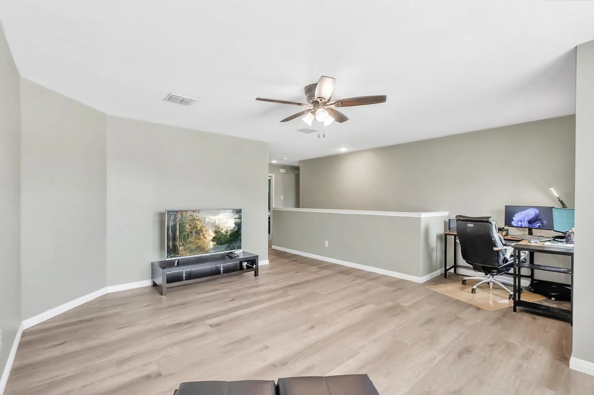 Single Family Residence For Sale in Tarrant County , 12620 Mourning Dove Lane, Fort Worth, Texas 76244, 3 Bedroom, 3 Bathroom, 2 Garage spaces, 2,329 Sqft, built in 2007, mls#21341406, Real Estate Agent in Fort Worth, Homes For Sale in Tarrant county, Homes For Sale in Fort Worth, Realtor in Fort Worth Texas, Real Estate Brokerage Independent Realty Texas, Luminita Cordes Realtor