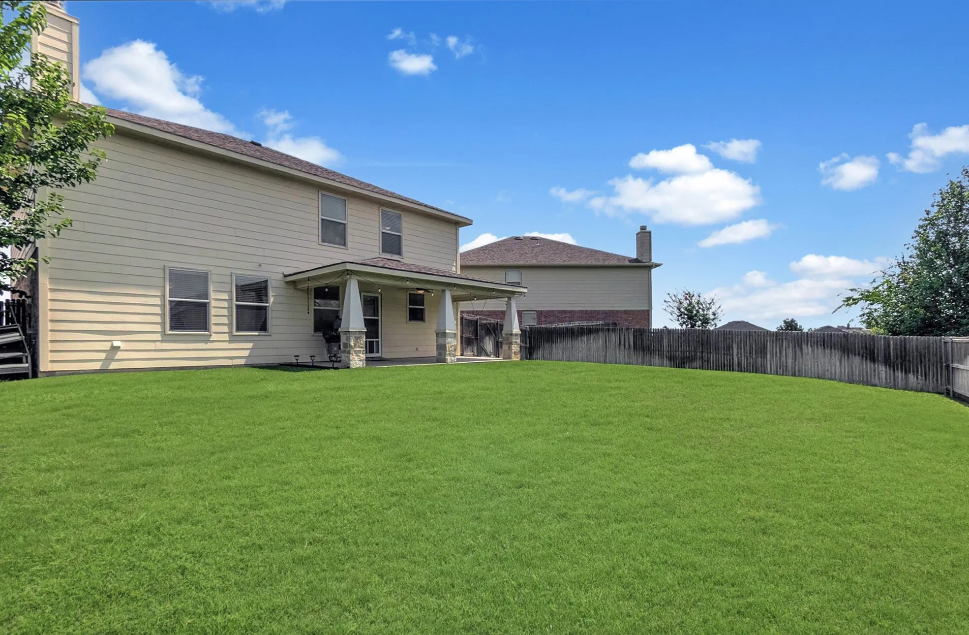 Single Family Residence For Sale in Tarrant County , 12620 Mourning Dove Lane, Fort Worth, Texas 76244, 3 Bedroom, 3 Bathroom, 2 Garage spaces, 2,329 Sqft, built in 2007, mls#21341406, Real Estate Agent in Fort Worth, Homes For Sale in Tarrant county, Homes For Sale in Fort Worth, Realtor in Fort Worth Texas, Real Estate Brokerage Independent Realty Texas, Luminita Cordes Realtor