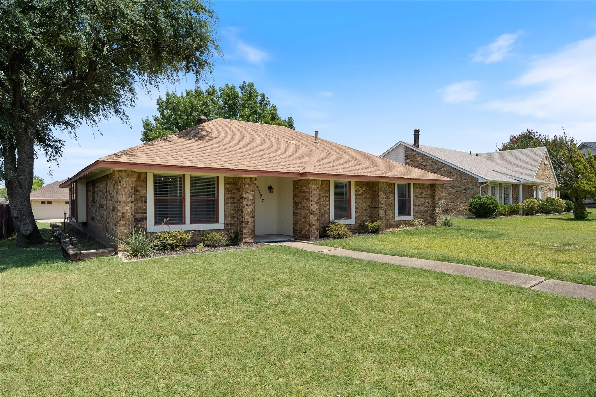 Single Family Residence For Sale in Dallas County , 3227 Wichita Drive, Mesquite, Texas 75149, 3 Bedroom, 2 Bathroom, 2 Garage spaces, 1,619 Sqft, built in 1982, mls#21341387, Real Estate Agent in Mesquite, Homes For Sale in Dallas county, Homes For Sale in Mesquite, Realtor in Mesquite Texas, Real Estate Brokerage Independent Realty Texas, Luminita Cordes Realtor