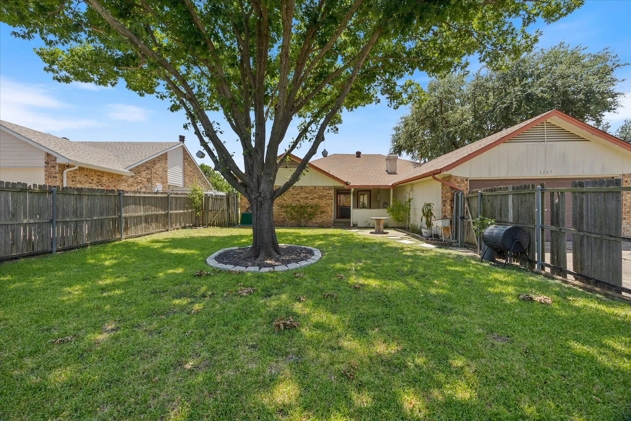Single Family Residence For Sale in Dallas County , 3227 Wichita Drive, Mesquite, Texas 75149, 3 Bedroom, 2 Bathroom, 2 Garage spaces, 1,619 Sqft, built in 1982, mls#21341387, Real Estate Agent in Mesquite, Homes For Sale in Dallas county, Homes For Sale in Mesquite, Realtor in Mesquite Texas, Real Estate Brokerage Independent Realty Texas, Luminita Cordes Realtor