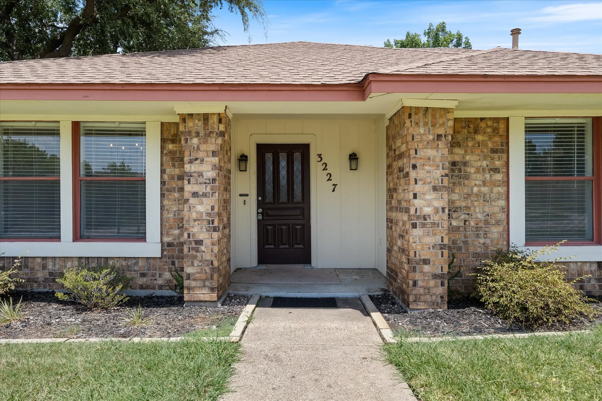 Single Family Residence For Sale in Dallas County , 3227 Wichita Drive, Mesquite, Texas 75149, 3 Bedroom, 2 Bathroom, 2 Garage spaces, 1,619 Sqft, built in 1982, mls#21341387, Real Estate Agent in Mesquite, Homes For Sale in Dallas county, Homes For Sale in Mesquite, Realtor in Mesquite Texas, Real Estate Brokerage Independent Realty Texas, Luminita Cordes Realtor