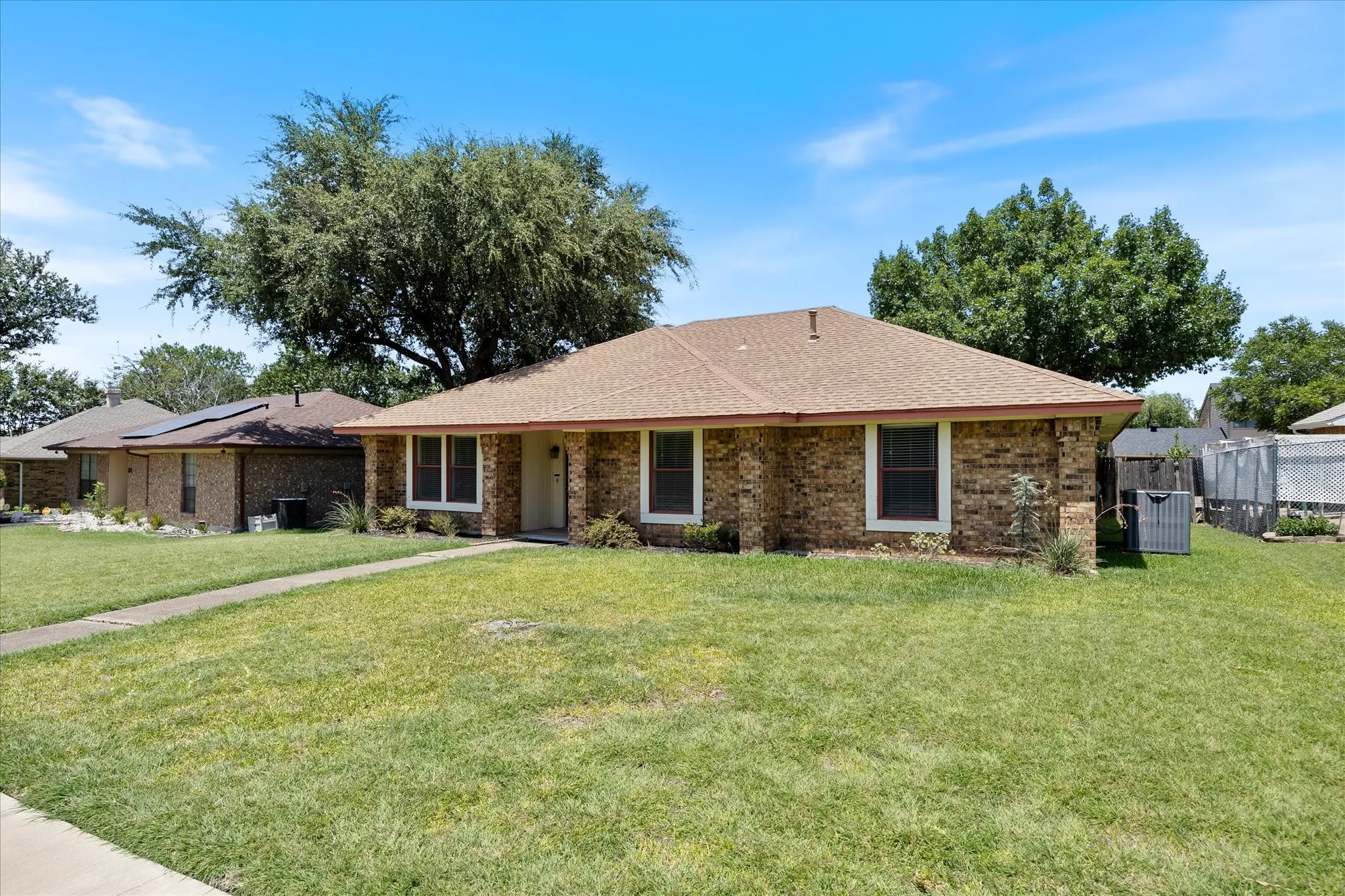 Single Family Residence For Sale in Dallas County , 3227 Wichita Drive, Mesquite, Texas 75149, 3 Bedroom, 2 Bathroom, 2 Garage spaces, 1,619 Sqft, built in 1982, mls#21341387, Real Estate Agent in Mesquite, Homes For Sale in Dallas county, Homes For Sale in Mesquite, Realtor in Mesquite Texas, Real Estate Brokerage Independent Realty Texas, Luminita Cordes Realtor