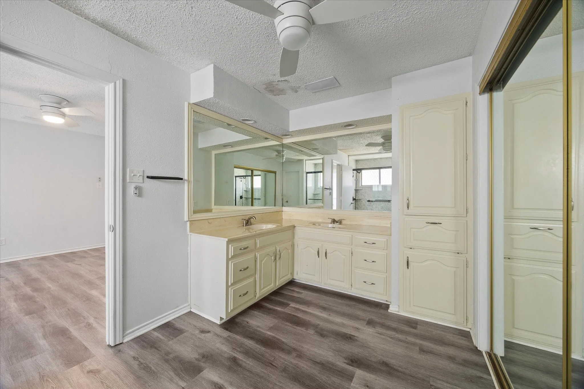 Single Family Residence For Sale in Dallas County , 3227 Wichita Drive, Mesquite, Texas 75149, 3 Bedroom, 2 Bathroom, 2 Garage spaces, 1,619 Sqft, built in 1982, mls#21341387, Real Estate Agent in Mesquite, Homes For Sale in Dallas county, Homes For Sale in Mesquite, Realtor in Mesquite Texas, Real Estate Brokerage Independent Realty Texas, Luminita Cordes Realtor
