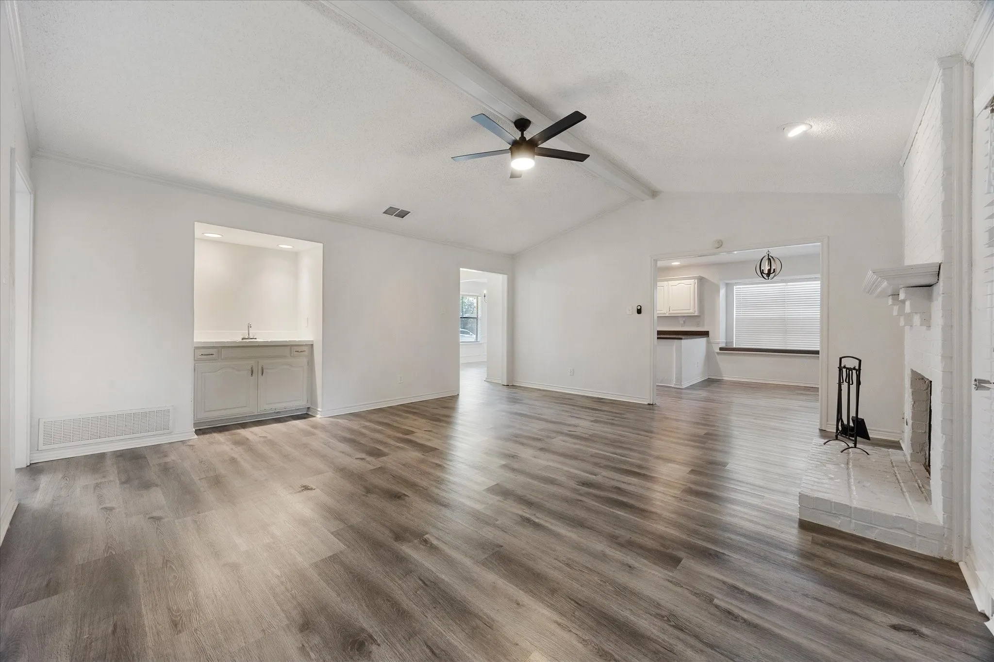 Single Family Residence For Sale in Dallas County , 3227 Wichita Drive, Mesquite, Texas 75149, 3 Bedroom, 2 Bathroom, 2 Garage spaces, 1,619 Sqft, built in 1982, mls#21341387, Real Estate Agent in Mesquite, Homes For Sale in Dallas county, Homes For Sale in Mesquite, Realtor in Mesquite Texas, Real Estate Brokerage Independent Realty Texas, Luminita Cordes Realtor