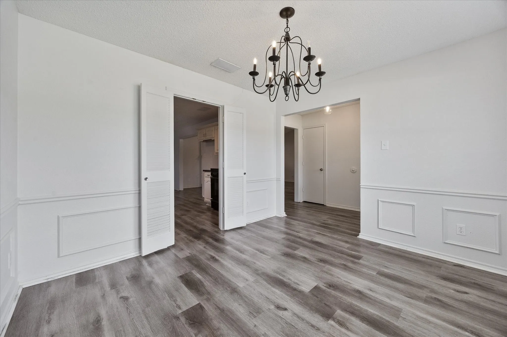 Single Family Residence For Sale in Dallas County , 3227 Wichita Drive, Mesquite, Texas 75149, 3 Bedroom, 2 Bathroom, 2 Garage spaces, 1,619 Sqft, built in 1982, mls#21341387, Real Estate Agent in Mesquite, Homes For Sale in Dallas county, Homes For Sale in Mesquite, Realtor in Mesquite Texas, Real Estate Brokerage Independent Realty Texas, Luminita Cordes Realtor