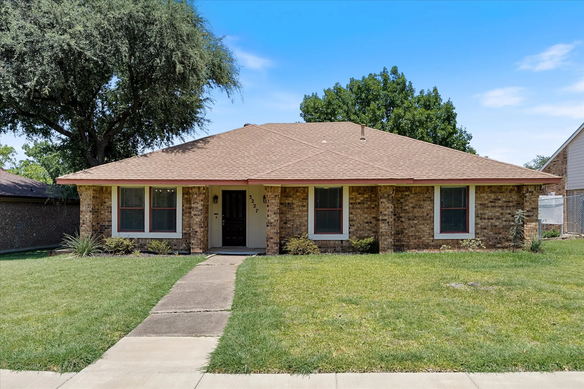 Single Family Residence For Sale in Dallas County , 3227 Wichita Drive, Mesquite, Texas 75149, 3 Bedroom, 2 Bathroom, 2 Garage spaces, 1,619 Sqft, built in 1982, mls#21341387, Real Estate Agent in Mesquite, Homes For Sale in Dallas county, Homes For Sale in Mesquite, Realtor in Mesquite Texas, Real Estate Brokerage Independent Realty Texas, Luminita Cordes Realtor