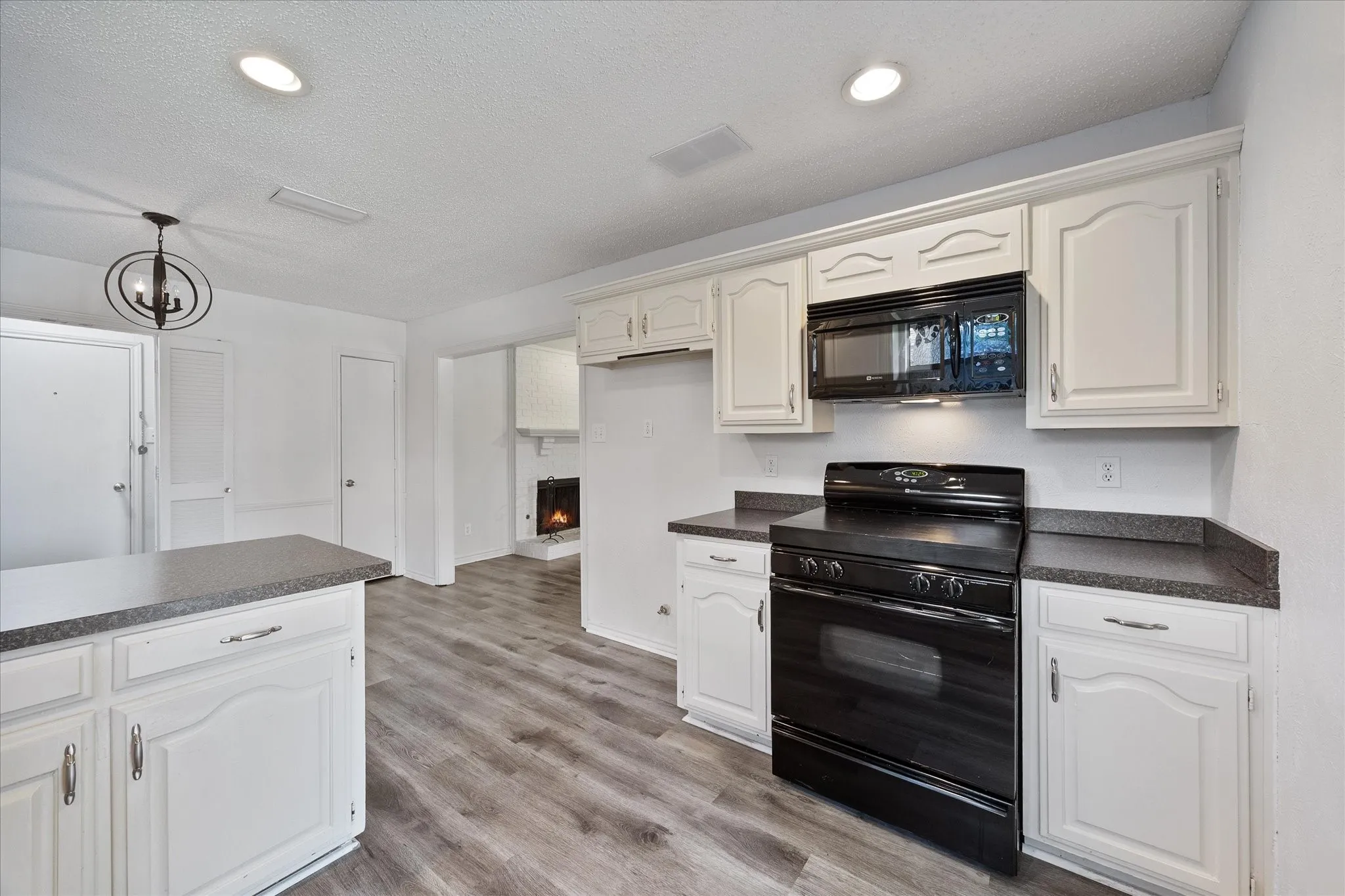 Single Family Residence For Sale in Dallas County , 3227 Wichita Drive, Mesquite, Texas 75149, 3 Bedroom, 2 Bathroom, 2 Garage spaces, 1,619 Sqft, built in 1982, mls#21341387, Real Estate Agent in Mesquite, Homes For Sale in Dallas county, Homes For Sale in Mesquite, Realtor in Mesquite Texas, Real Estate Brokerage Independent Realty Texas, Luminita Cordes Realtor