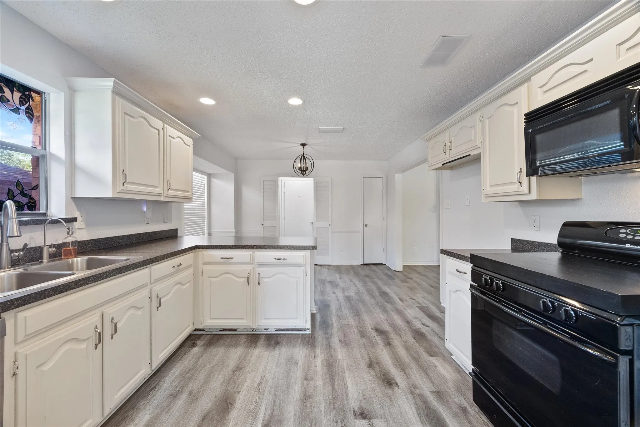Single Family Residence For Sale in Dallas County , 3227 Wichita Drive, Mesquite, Texas 75149, 3 Bedroom, 2 Bathroom, 2 Garage spaces, 1,619 Sqft, built in 1982, mls#21341387, Real Estate Agent in Mesquite, Homes For Sale in Dallas county, Homes For Sale in Mesquite, Realtor in Mesquite Texas, Real Estate Brokerage Independent Realty Texas, Luminita Cordes Realtor