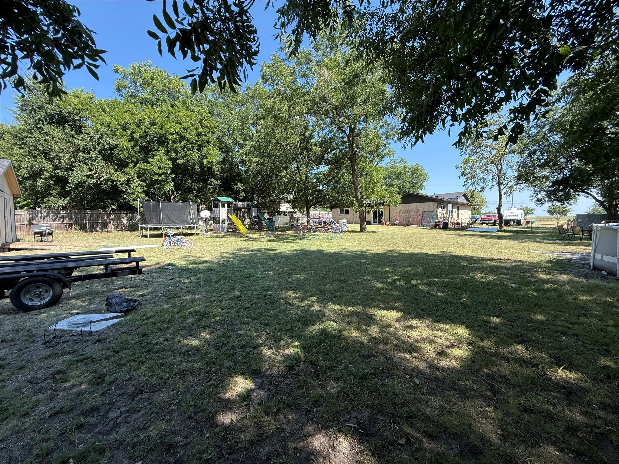 Single Family Residence For Sale in Grayson County , 1609 E Thomas Street, Sherman, Texas 75090, 3 Bedroom, 2 Bathroom, 1 Garage spaces, 1,688 Sqft, built in 1960, mls#21341409, Real Estate Agent in Sherman, Homes For Sale in Grayson county, Homes For Sale in Sherman, Realtor in Sherman Texas, Real Estate Brokerage Independent Realty Texas, Luminita Cordes Realtor