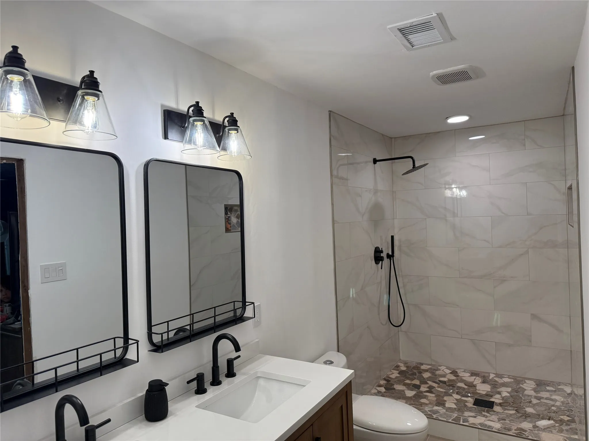 Single Family Residence For Sale in Grayson County , 1609 E Thomas Street, Sherman, Texas 75090, 3 Bedroom, 2 Bathroom, 1 Garage spaces, 1,688 Sqft, built in 1960, mls#21341409, Real Estate Agent in Sherman, Homes For Sale in Grayson county, Homes For Sale in Sherman, Realtor in Sherman Texas, Real Estate Brokerage Independent Realty Texas, Luminita Cordes Realtor