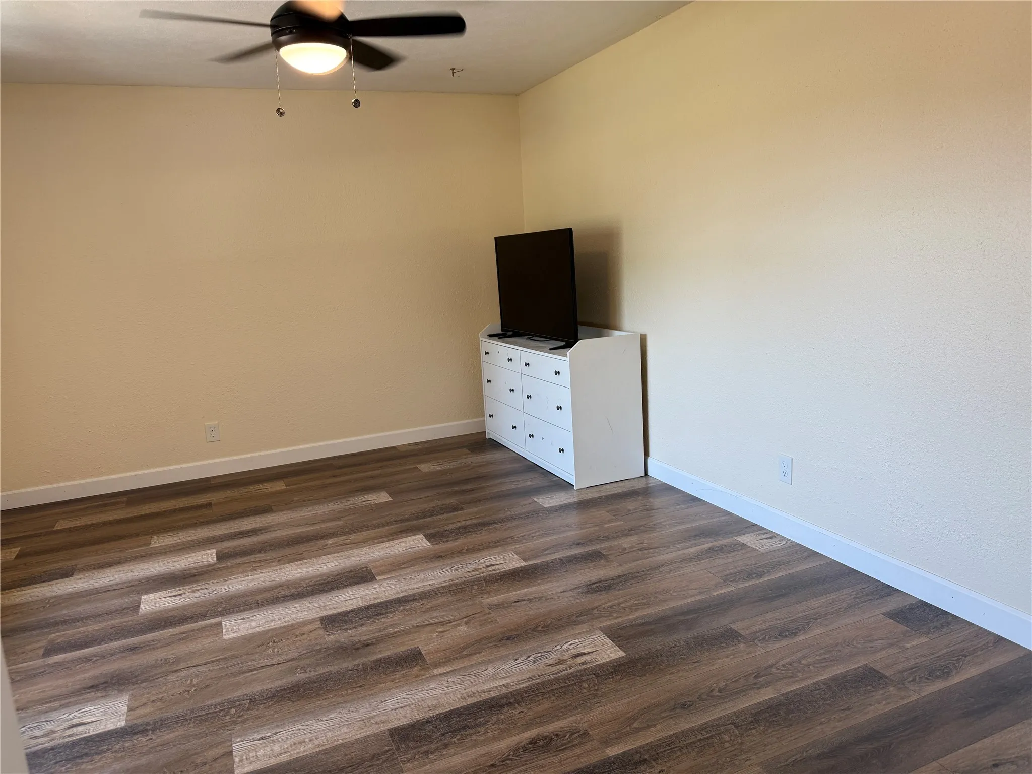 Single Family Residence For Sale in Grayson County , 1609 E Thomas Street, Sherman, Texas 75090, 3 Bedroom, 2 Bathroom, 1 Garage spaces, 1,688 Sqft, built in 1960, mls#21341409, Real Estate Agent in Sherman, Homes For Sale in Grayson county, Homes For Sale in Sherman, Realtor in Sherman Texas, Real Estate Brokerage Independent Realty Texas, Luminita Cordes Realtor