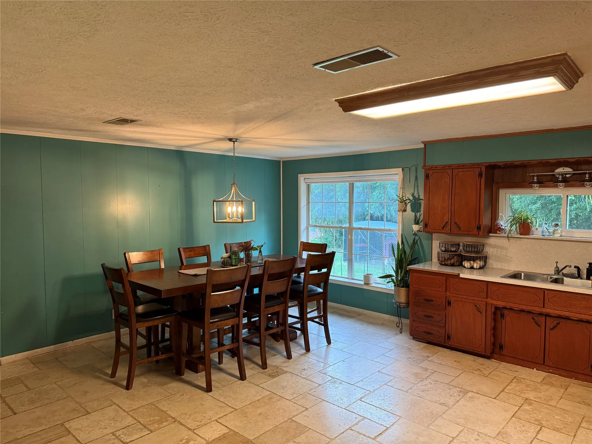 Single Family Residence For Sale in Grayson County , 1609 E Thomas Street, Sherman, Texas 75090, 3 Bedroom, 2 Bathroom, 1 Garage spaces, 1,688 Sqft, built in 1960, mls#21341409, Real Estate Agent in Sherman, Homes For Sale in Grayson county, Homes For Sale in Sherman, Realtor in Sherman Texas, Real Estate Brokerage Independent Realty Texas, Luminita Cordes Realtor