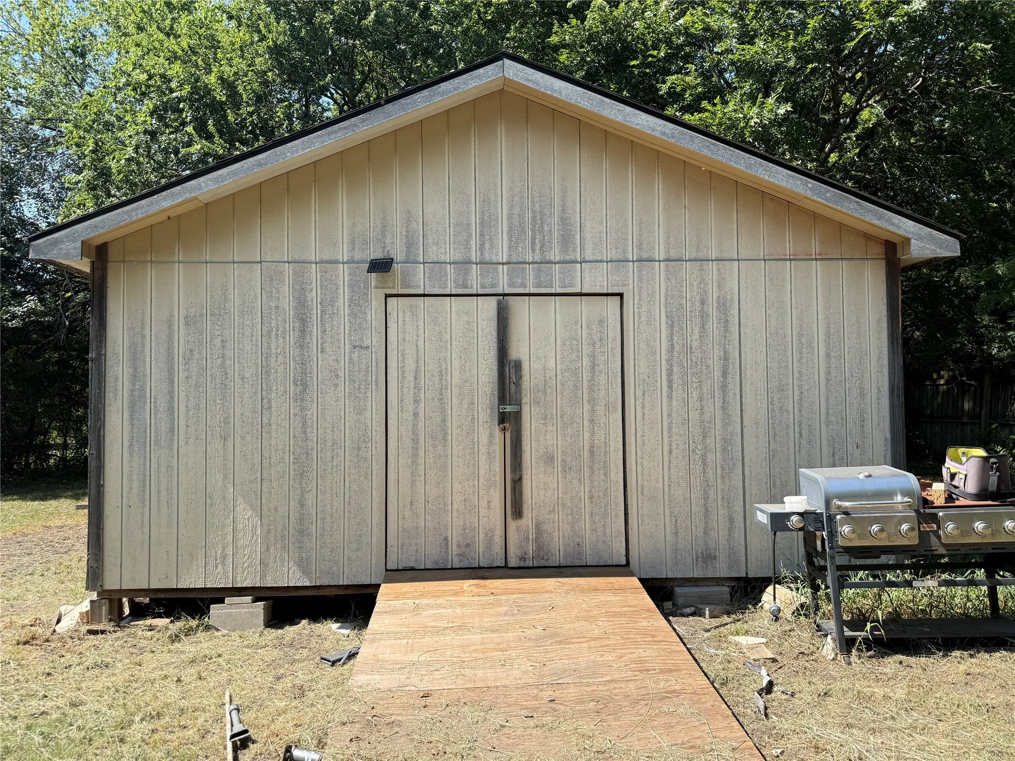 Single Family Residence For Sale in Grayson County , 1609 E Thomas Street, Sherman, Texas 75090, 3 Bedroom, 2 Bathroom, 1 Garage spaces, 1,688 Sqft, built in 1960, mls#21341409, Real Estate Agent in Sherman, Homes For Sale in Grayson county, Homes For Sale in Sherman, Realtor in Sherman Texas, Real Estate Brokerage Independent Realty Texas, Luminita Cordes Realtor