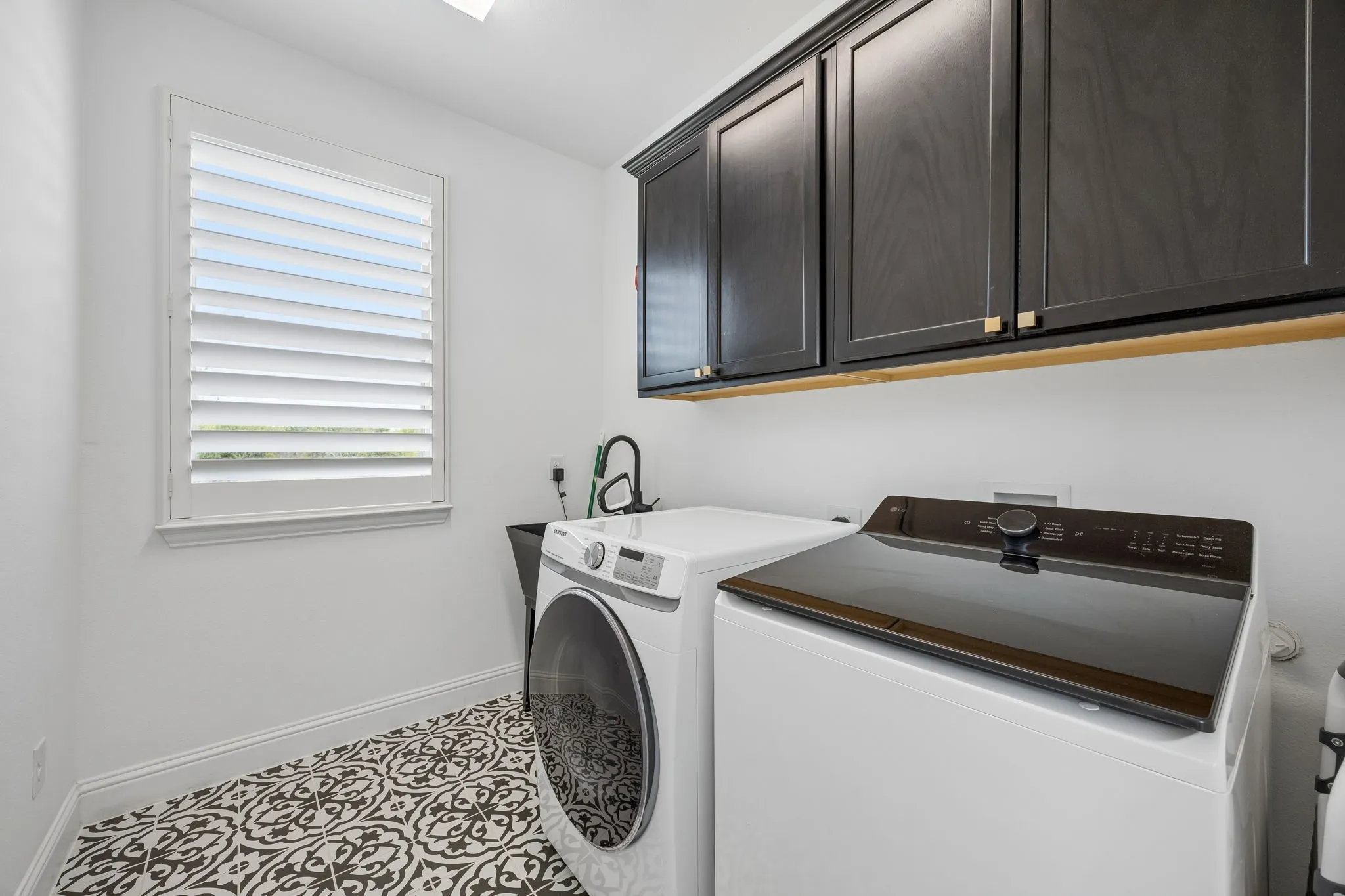 Single Family Residence For Sale in Denton County , 3200 Willowbrook Road, Northlake, Texas 76226, 5 Bedroom, 6 Bathroom, 3 Garage spaces, 3,780 Sqft, built in 2021, mls#21340744, Real Estate Agent in Northlake, Homes For Sale in Denton county, Homes For Sale in Northlake, Realtor in Northlake Texas, Real Estate Brokerage Independent Realty Texas, Luminita Cordes Realtor