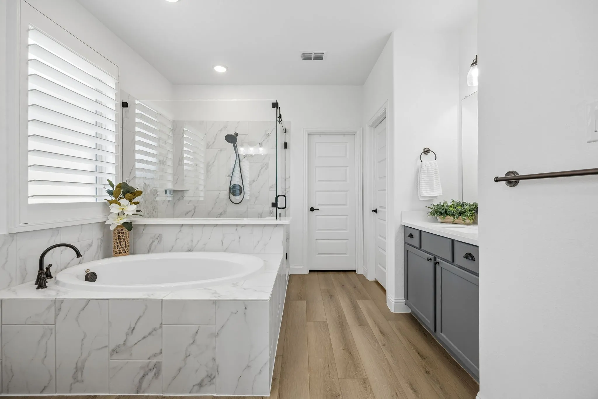Single Family Residence For Sale in Denton County , 3200 Willowbrook Road, Northlake, Texas 76226, 5 Bedroom, 6 Bathroom, 3 Garage spaces, 3,780 Sqft, built in 2021, mls#21340744, Real Estate Agent in Northlake, Homes For Sale in Denton county, Homes For Sale in Northlake, Realtor in Northlake Texas, Real Estate Brokerage Independent Realty Texas, Luminita Cordes Realtor