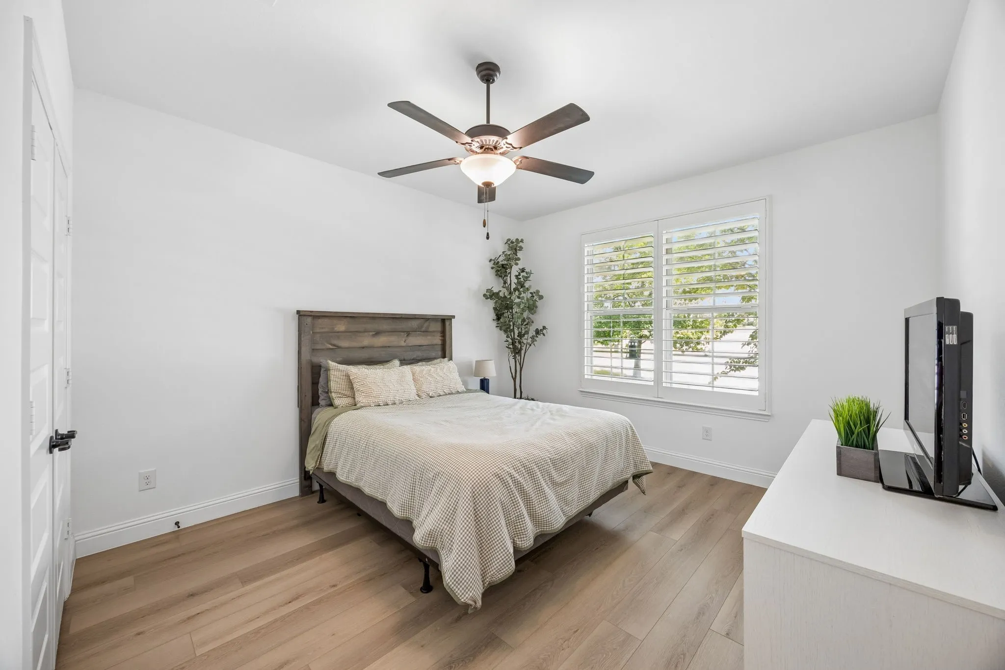 Single Family Residence For Sale in Denton County , 3200 Willowbrook Road, Northlake, Texas 76226, 5 Bedroom, 6 Bathroom, 3 Garage spaces, 3,780 Sqft, built in 2021, mls#21340744, Real Estate Agent in Northlake, Homes For Sale in Denton county, Homes For Sale in Northlake, Realtor in Northlake Texas, Real Estate Brokerage Independent Realty Texas, Luminita Cordes Realtor