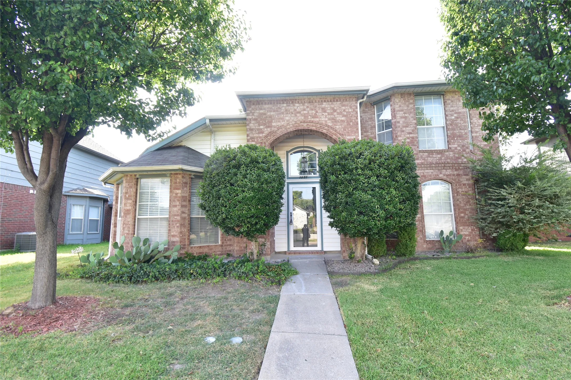Single Family Residence For Rent in Collin County , 7837 Roundtable Road, Frisco, Texas 75035, 3 Bedroom, 3 Bathroom, 2 Garage spaces, 1,869 Sqft, built in 1993, Price $2,350, mls#21341410, Real Estate Agent in Frisco, Homes For Rent in Collin county, Homes For Rent in Frisco, Realtor in Frisco Texas, Real Estate Brokerage Independent Realty Texas, Luminita Cordes Realtor