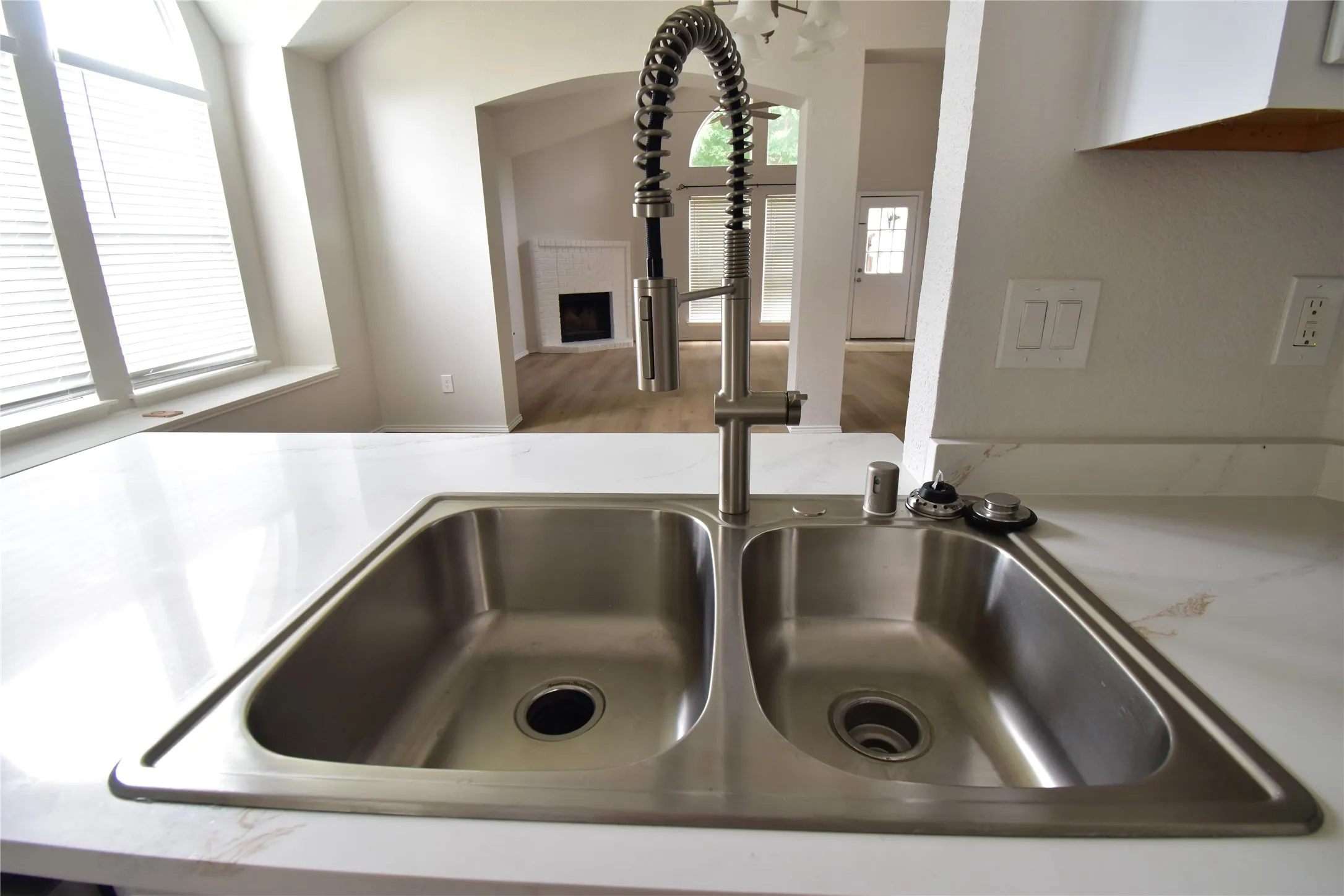 Single Family Residence For Rent in Collin County , 7837 Roundtable Road, Frisco, Texas 75035, 3 Bedroom, 3 Bathroom, 2 Garage spaces, 1,869 Sqft, built in 1993, Price $2,350, mls#21341410, Real Estate Agent in Frisco, Homes For Rent in Collin county, Homes For Rent in Frisco, Realtor in Frisco Texas, Real Estate Brokerage Independent Realty Texas, Luminita Cordes Realtor