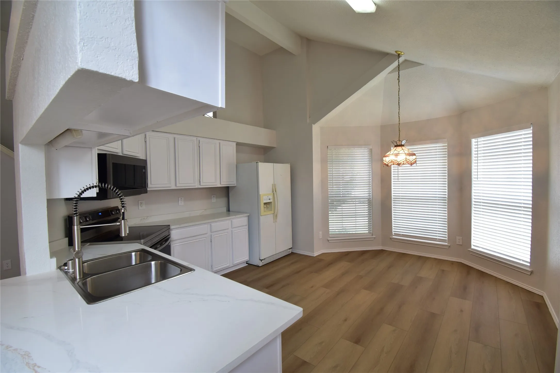 Single Family Residence For Rent in Collin County , 7837 Roundtable Road, Frisco, Texas 75035, 3 Bedroom, 3 Bathroom, 2 Garage spaces, 1,869 Sqft, built in 1993, Price $2,350, mls#21341410, Real Estate Agent in Frisco, Homes For Rent in Collin county, Homes For Rent in Frisco, Realtor in Frisco Texas, Real Estate Brokerage Independent Realty Texas, Luminita Cordes Realtor