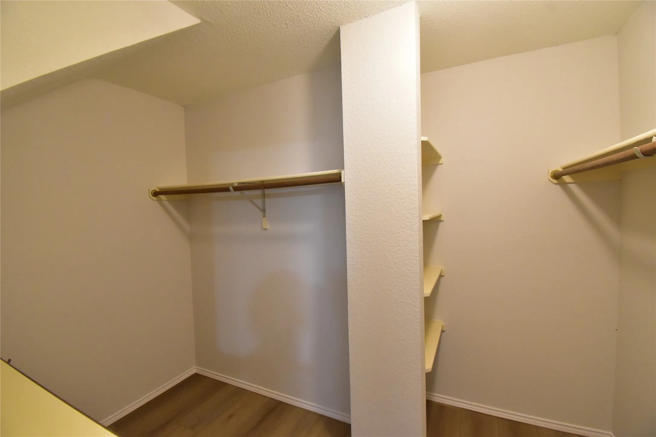 Single Family Residence For Rent in Collin County , 7837 Roundtable Road, Frisco, Texas 75035, 3 Bedroom, 3 Bathroom, 2 Garage spaces, 1,869 Sqft, built in 1993, Price $2,350, mls#21341410, Real Estate Agent in Frisco, Homes For Rent in Collin county, Homes For Rent in Frisco, Realtor in Frisco Texas, Real Estate Brokerage Independent Realty Texas, Luminita Cordes Realtor