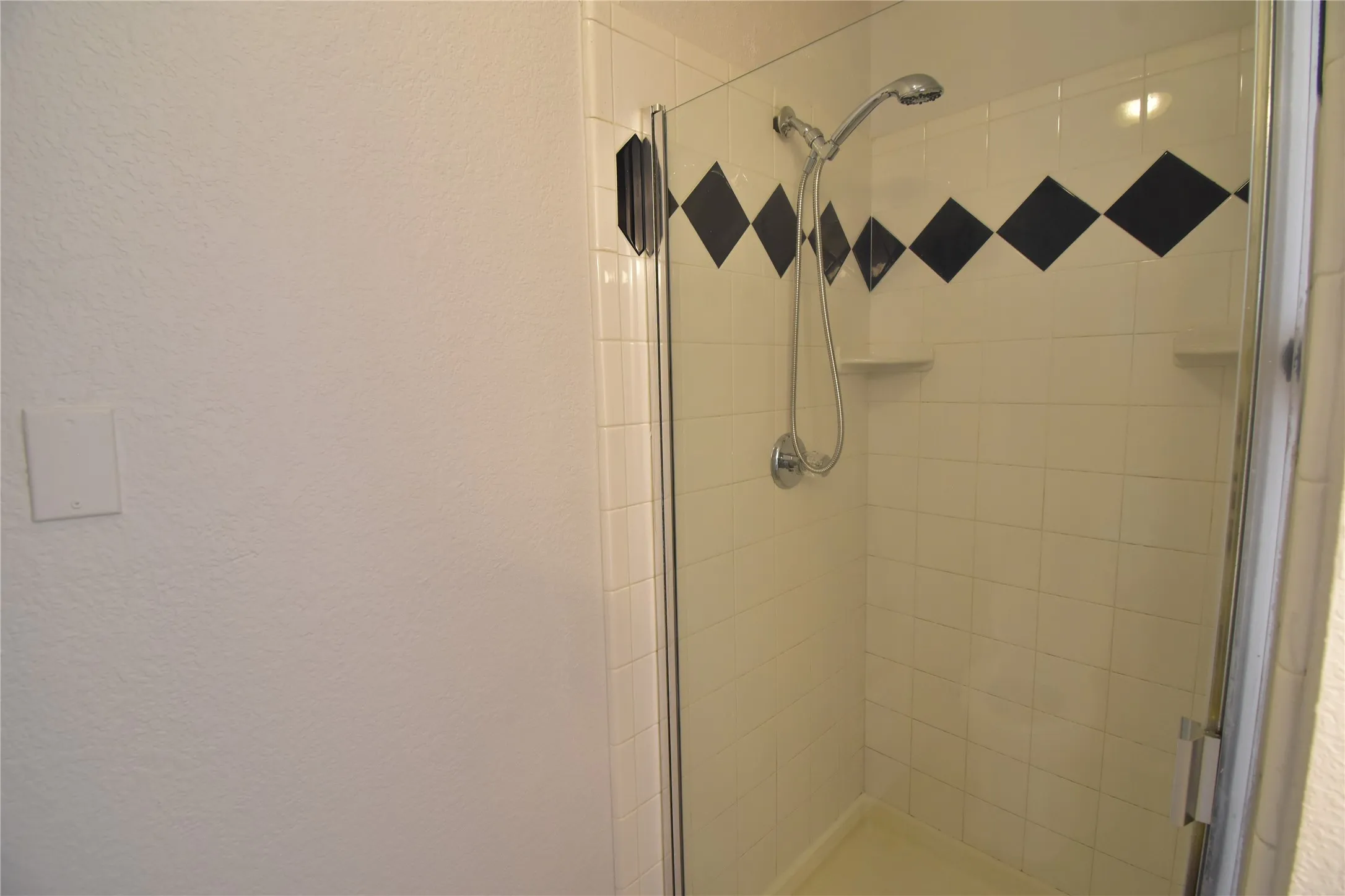 Single Family Residence For Rent in Collin County , 7837 Roundtable Road, Frisco, Texas 75035, 3 Bedroom, 3 Bathroom, 2 Garage spaces, 1,869 Sqft, built in 1993, Price $2,350, mls#21341410, Real Estate Agent in Frisco, Homes For Rent in Collin county, Homes For Rent in Frisco, Realtor in Frisco Texas, Real Estate Brokerage Independent Realty Texas, Luminita Cordes Realtor