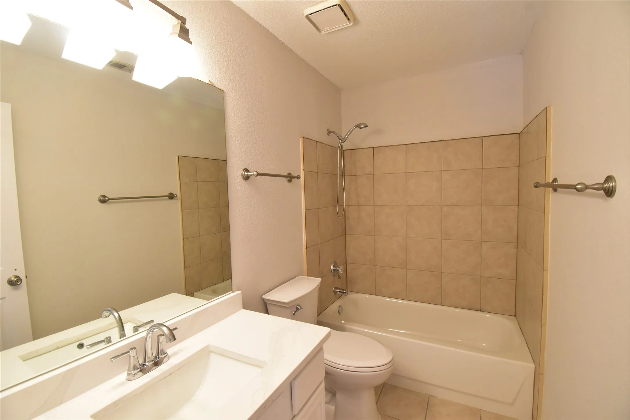 Single Family Residence For Rent in Collin County , 7837 Roundtable Road, Frisco, Texas 75035, 3 Bedroom, 3 Bathroom, 2 Garage spaces, 1,869 Sqft, built in 1993, Price $2,350, mls#21341410, Real Estate Agent in Frisco, Homes For Rent in Collin county, Homes For Rent in Frisco, Realtor in Frisco Texas, Real Estate Brokerage Independent Realty Texas, Luminita Cordes Realtor