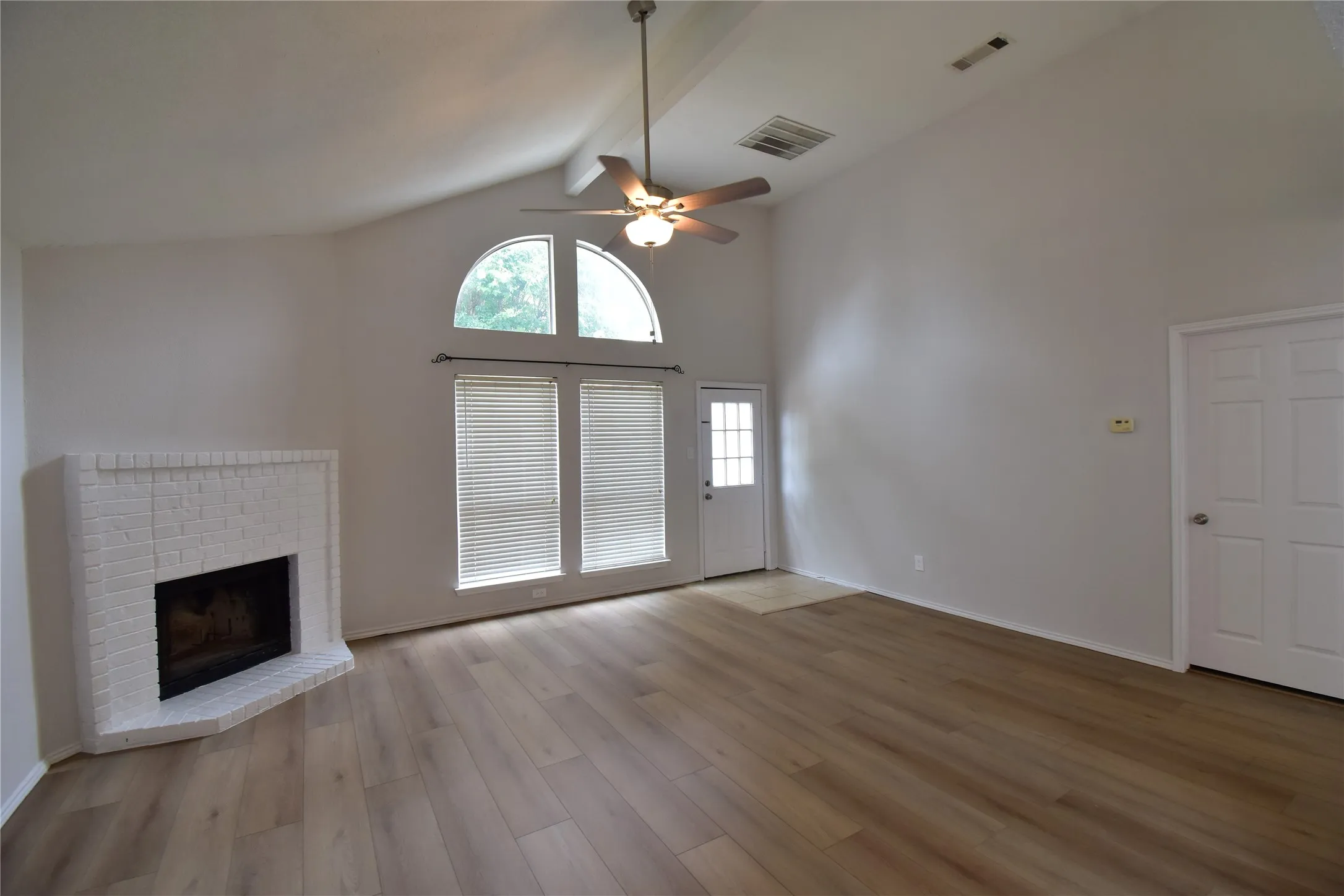 Single Family Residence For Rent in Collin County , 7837 Roundtable Road, Frisco, Texas 75035, 3 Bedroom, 3 Bathroom, 2 Garage spaces, 1,869 Sqft, built in 1993, Price $2,350, mls#21341410, Real Estate Agent in Frisco, Homes For Rent in Collin county, Homes For Rent in Frisco, Realtor in Frisco Texas, Real Estate Brokerage Independent Realty Texas, Luminita Cordes Realtor