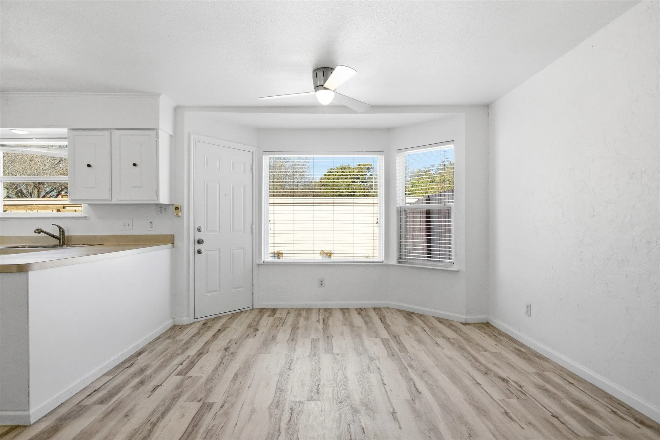 Condominium For Sale in Dallas County , 5810 Marina Drive 12, Garland, Texas 75043, 2 Bedroom, 3 Bathroom, Garage spaces, 1,800 Sqft, built in 1977, mls#21339680, Real Estate Agent in Garland, Homes For Sale in Dallas county, Homes For Sale in Garland, Realtor in Garland Texas, Real Estate Brokerage Independent Realty Texas, Luminita Cordes Realtor