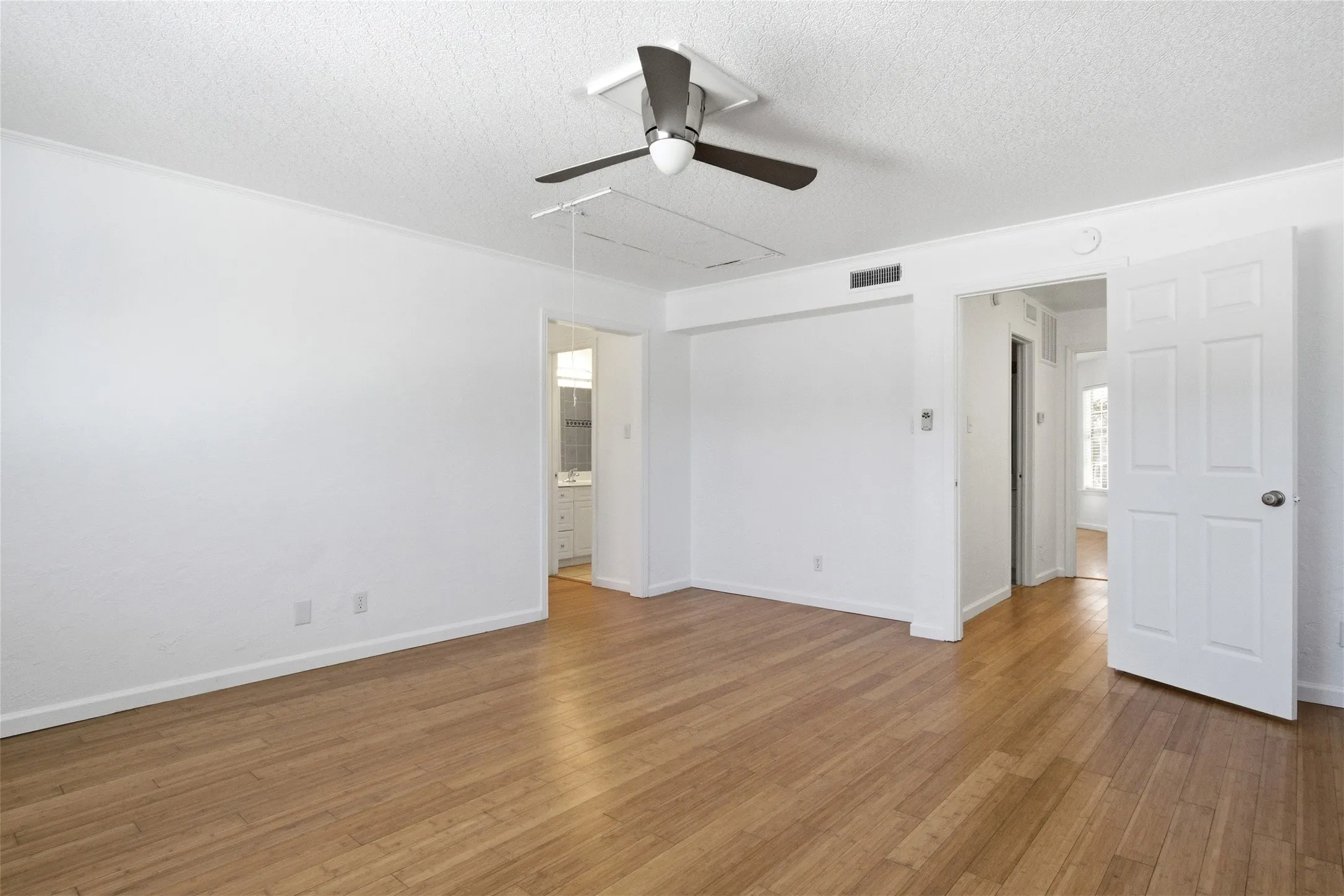 Condominium For Sale in Dallas County , 5810 Marina Drive 12, Garland, Texas 75043, 2 Bedroom, 3 Bathroom, Garage spaces, 1,800 Sqft, built in 1977, mls#21339680, Real Estate Agent in Garland, Homes For Sale in Dallas county, Homes For Sale in Garland, Realtor in Garland Texas, Real Estate Brokerage Independent Realty Texas, Luminita Cordes Realtor