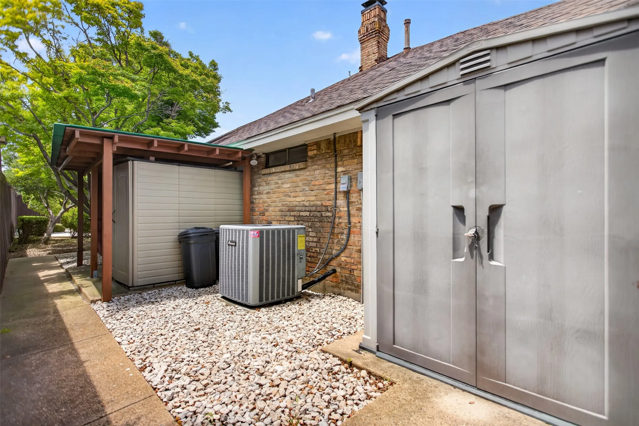 Single Family Residence For Sale in Dallas County , 1508 Summertree Court, Richardson, Texas 75082, 5 Bedroom, 3 Bathroom, Garage spaces, 2,892 Sqft, built in 1978, mls#21341413, Real Estate Agent in Richardson, Homes For Sale in Dallas county, Homes For Sale in Richardson, Realtor in Richardson Texas, Real Estate Brokerage Independent Realty Texas, Luminita Cordes Realtor