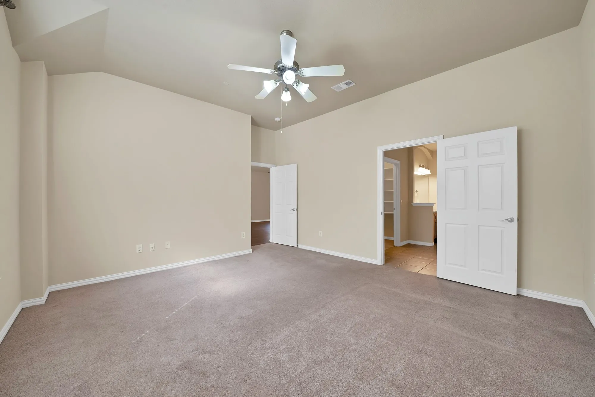 Townhouse For Sale in Collin County , 9937 Sedgewick Avenue, Plano, Texas 75025, 2 Bedroom, 2 Bathroom, 2 Garage spaces, 1,562 Sqft, built in 2007, mls#21340964, Real Estate Agent in Plano, Homes For Sale in Collin county, Homes For Sale in Plano, Realtor in Plano Texas, Real Estate Brokerage Independent Realty Texas, Luminita Cordes Realtor