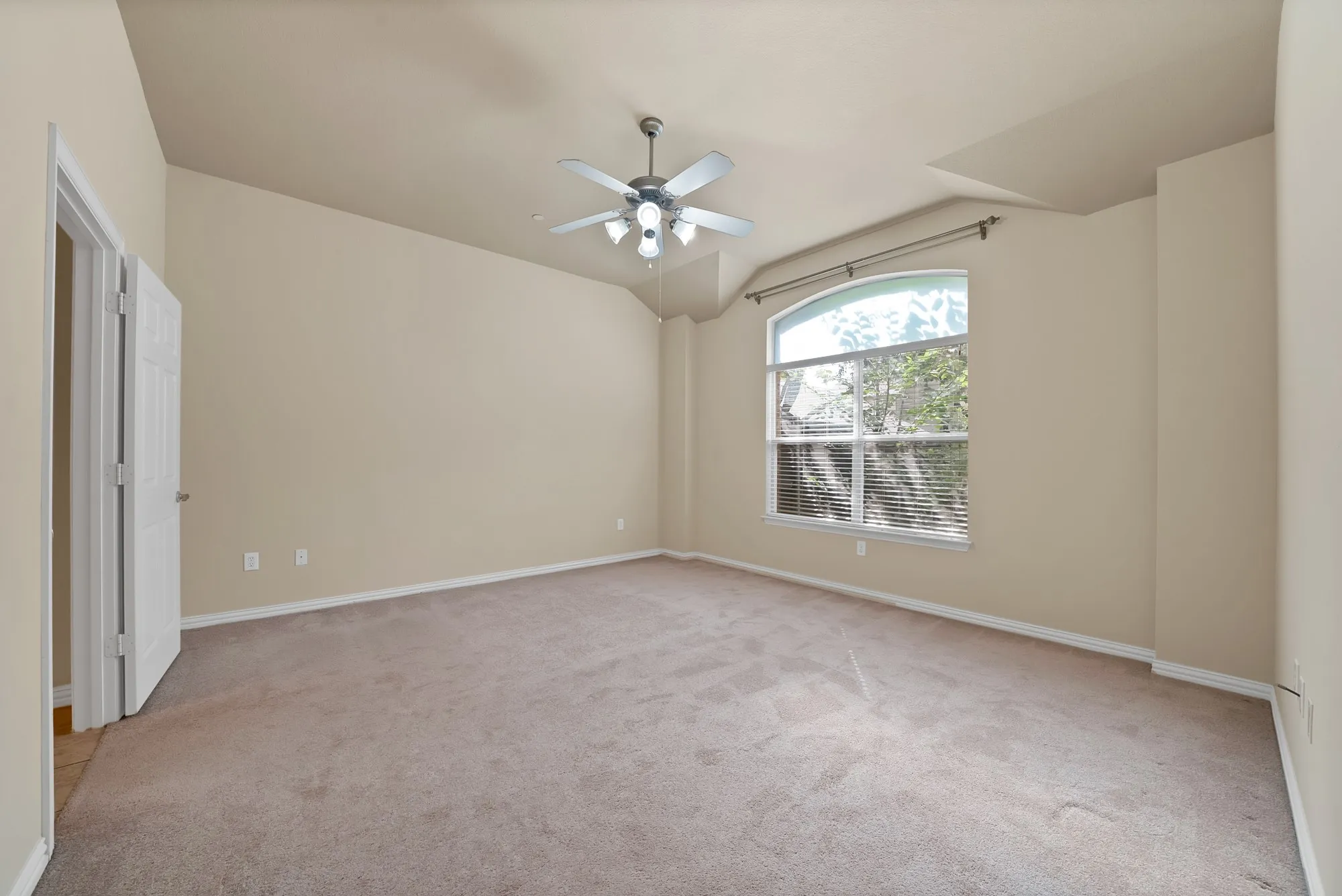 Townhouse For Sale in Collin County , 9937 Sedgewick Avenue, Plano, Texas 75025, 2 Bedroom, 2 Bathroom, 2 Garage spaces, 1,562 Sqft, built in 2007, mls#21340964, Real Estate Agent in Plano, Homes For Sale in Collin county, Homes For Sale in Plano, Realtor in Plano Texas, Real Estate Brokerage Independent Realty Texas, Luminita Cordes Realtor