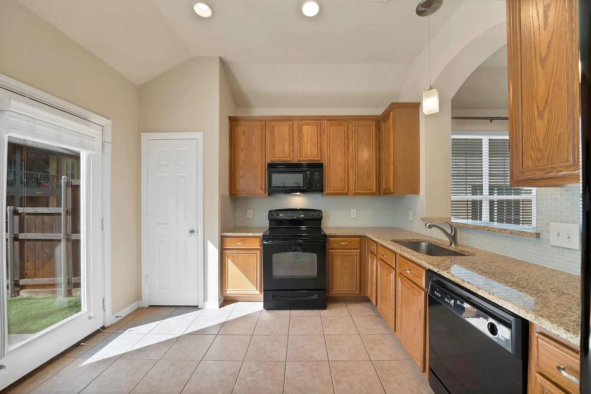 Townhouse For Sale in Collin County , 9937 Sedgewick Avenue, Plano, Texas 75025, 2 Bedroom, 2 Bathroom, 2 Garage spaces, 1,562 Sqft, built in 2007, mls#21340964, Real Estate Agent in Plano, Homes For Sale in Collin county, Homes For Sale in Plano, Realtor in Plano Texas, Real Estate Brokerage Independent Realty Texas, Luminita Cordes Realtor
