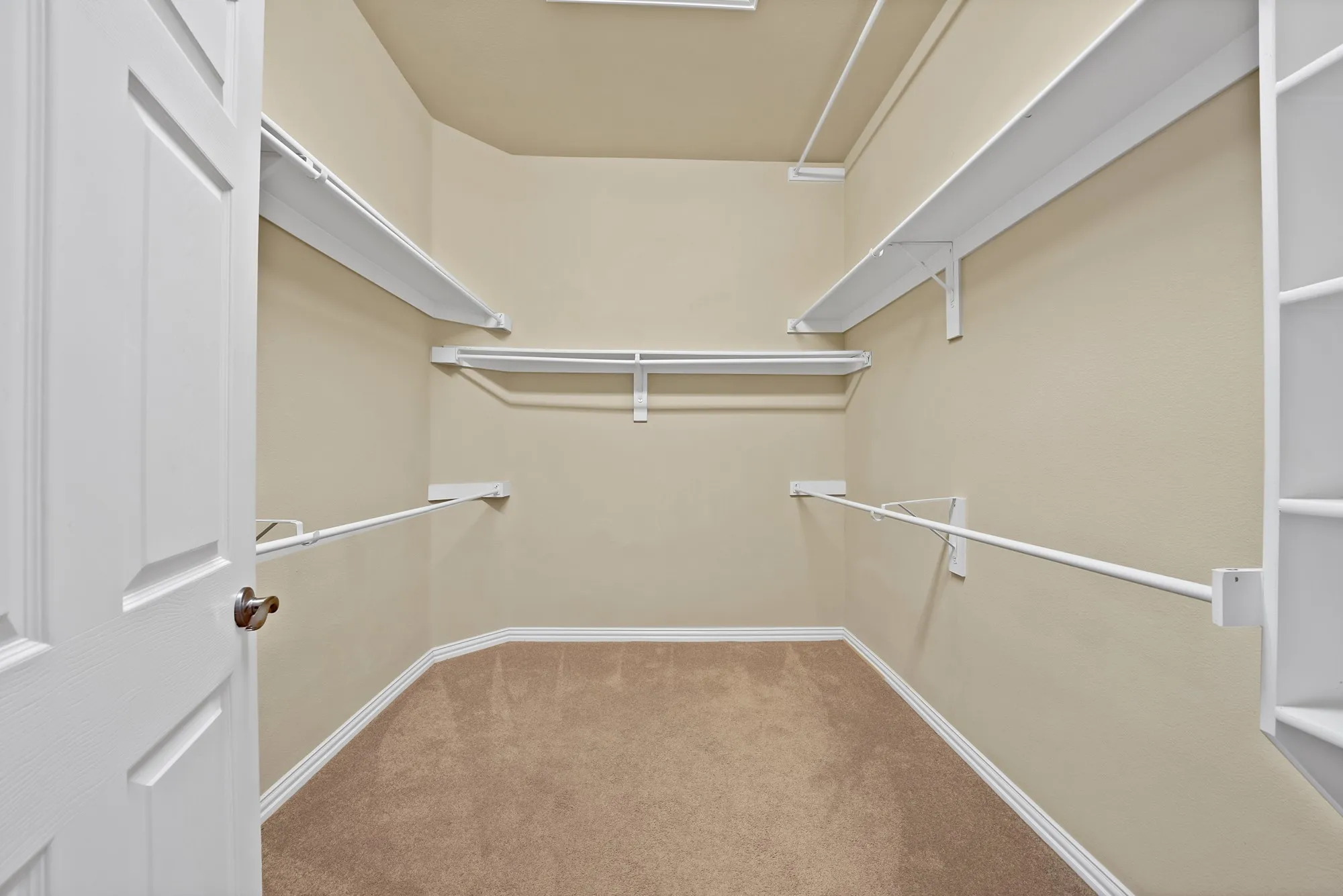 Townhouse For Sale in Collin County , 9937 Sedgewick Avenue, Plano, Texas 75025, 2 Bedroom, 2 Bathroom, 2 Garage spaces, 1,562 Sqft, built in 2007, mls#21340964, Real Estate Agent in Plano, Homes For Sale in Collin county, Homes For Sale in Plano, Realtor in Plano Texas, Real Estate Brokerage Independent Realty Texas, Luminita Cordes Realtor