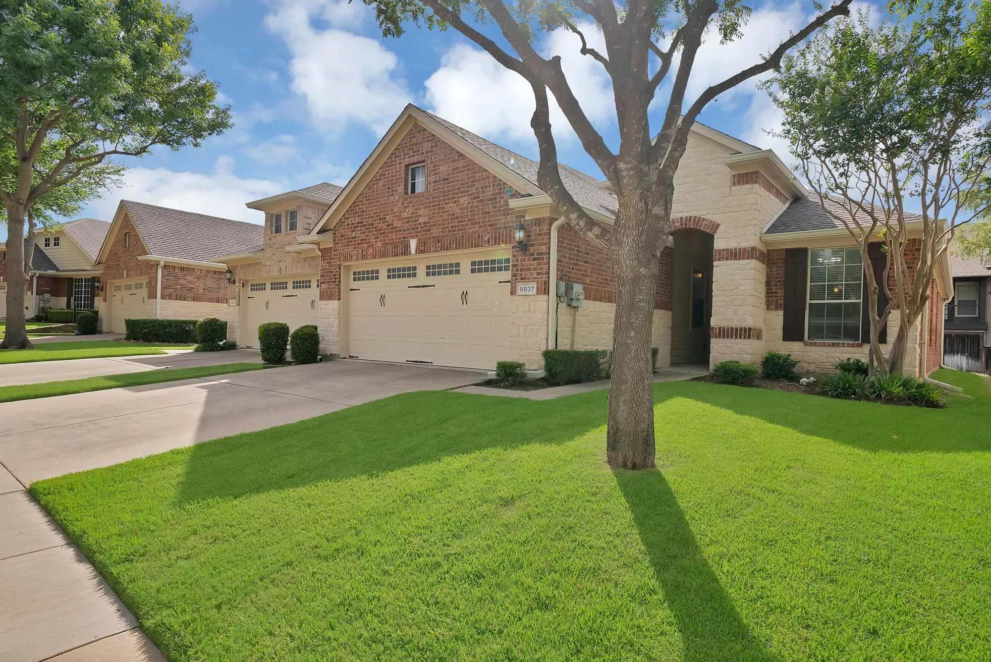 Townhouse For Sale in Collin County , 9937 Sedgewick Avenue, Plano, Texas 75025, 2 Bedroom, 2 Bathroom, 2 Garage spaces, 1,562 Sqft, built in 2007, mls#21340964, Real Estate Agent in Plano, Homes For Sale in Collin county, Homes For Sale in Plano, Realtor in Plano Texas, Real Estate Brokerage Independent Realty Texas, Luminita Cordes Realtor