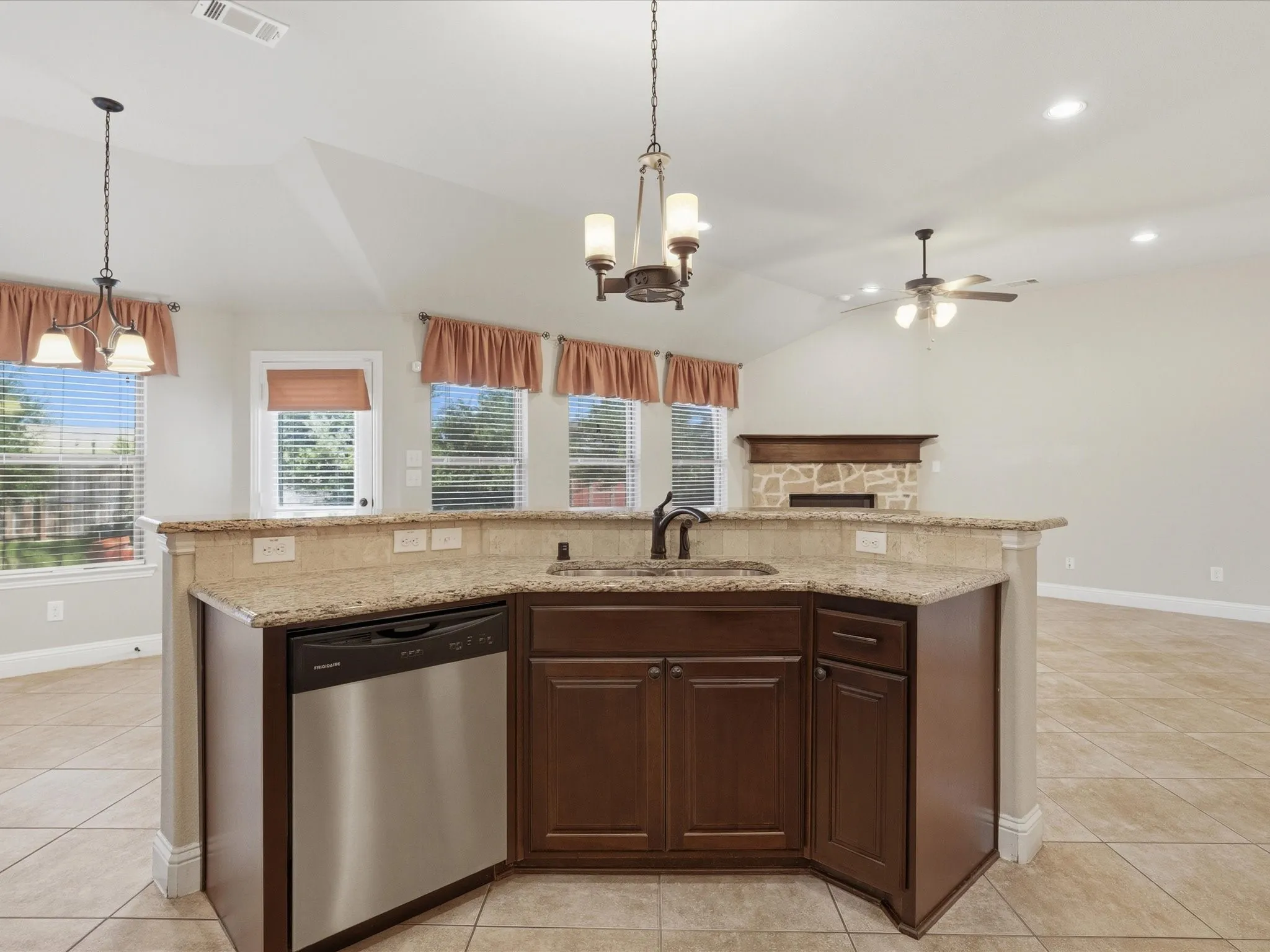 Single Family Residence For Sale in Kaufman County , 508 Clemson Lane, Forney, Texas 75126, 3 Bedroom, 2 Bathroom, 2 Garage spaces, 1,703 Sqft, built in 2016, mls#21341401, Real Estate Agent in Forney, Homes For Sale in Kaufman county, Homes For Sale in Forney, Realtor in Forney Texas, Real Estate Brokerage Independent Realty Texas, Luminita Cordes Realtor