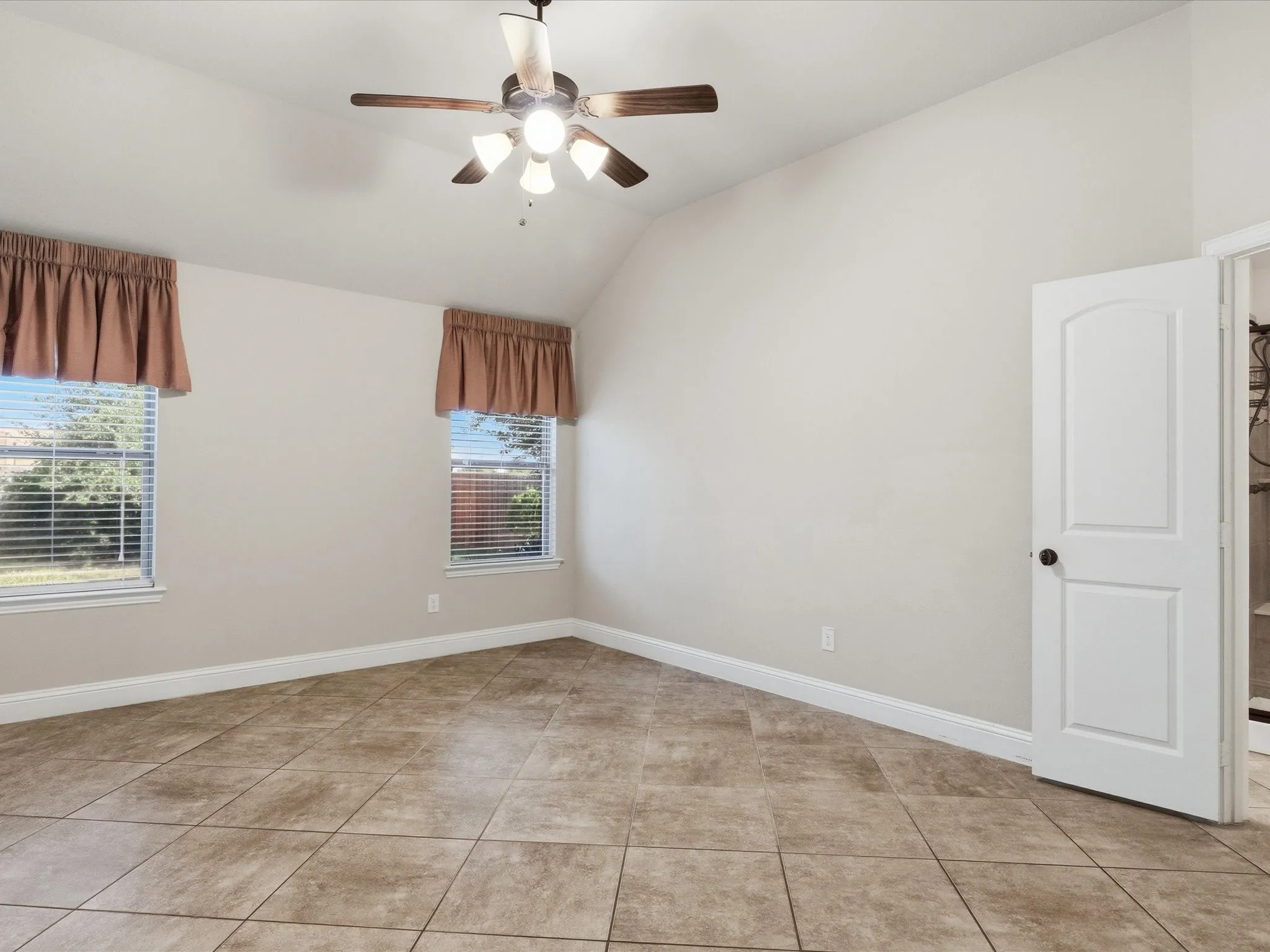 Single Family Residence For Sale in Kaufman County , 508 Clemson Lane, Forney, Texas 75126, 3 Bedroom, 2 Bathroom, 2 Garage spaces, 1,703 Sqft, built in 2016, mls#21341401, Real Estate Agent in Forney, Homes For Sale in Kaufman county, Homes For Sale in Forney, Realtor in Forney Texas, Real Estate Brokerage Independent Realty Texas, Luminita Cordes Realtor