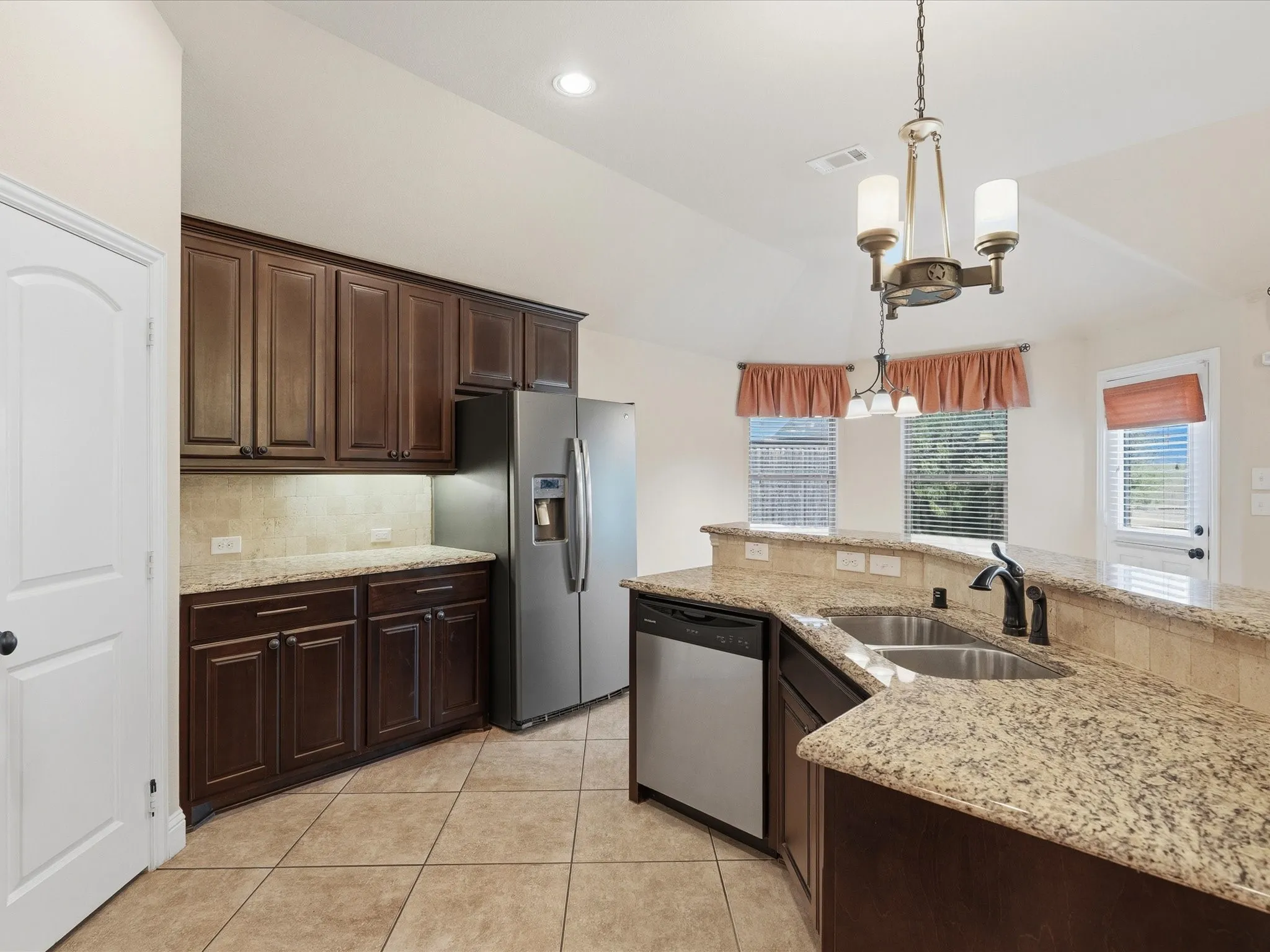 Single Family Residence For Sale in Kaufman County , 508 Clemson Lane, Forney, Texas 75126, 3 Bedroom, 2 Bathroom, 2 Garage spaces, 1,703 Sqft, built in 2016, mls#21341401, Real Estate Agent in Forney, Homes For Sale in Kaufman county, Homes For Sale in Forney, Realtor in Forney Texas, Real Estate Brokerage Independent Realty Texas, Luminita Cordes Realtor