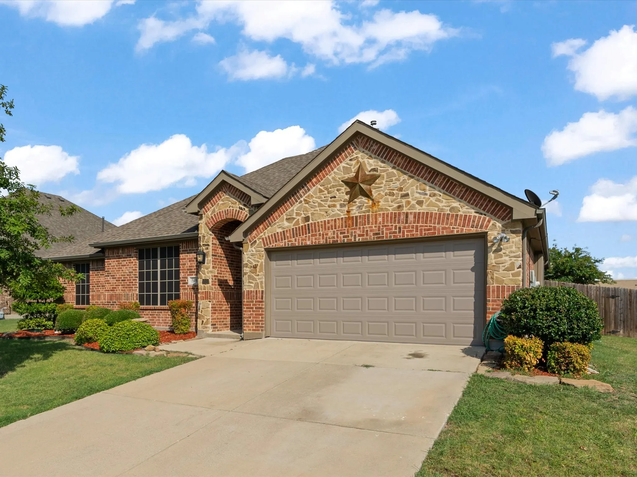 Single Family Residence For Sale in Kaufman County , 508 Clemson Lane, Forney, Texas 75126, 3 Bedroom, 2 Bathroom, 2 Garage spaces, 1,703 Sqft, built in 2016, mls#21341401, Real Estate Agent in Forney, Homes For Sale in Kaufman county, Homes For Sale in Forney, Realtor in Forney Texas, Real Estate Brokerage Independent Realty Texas, Luminita Cordes Realtor