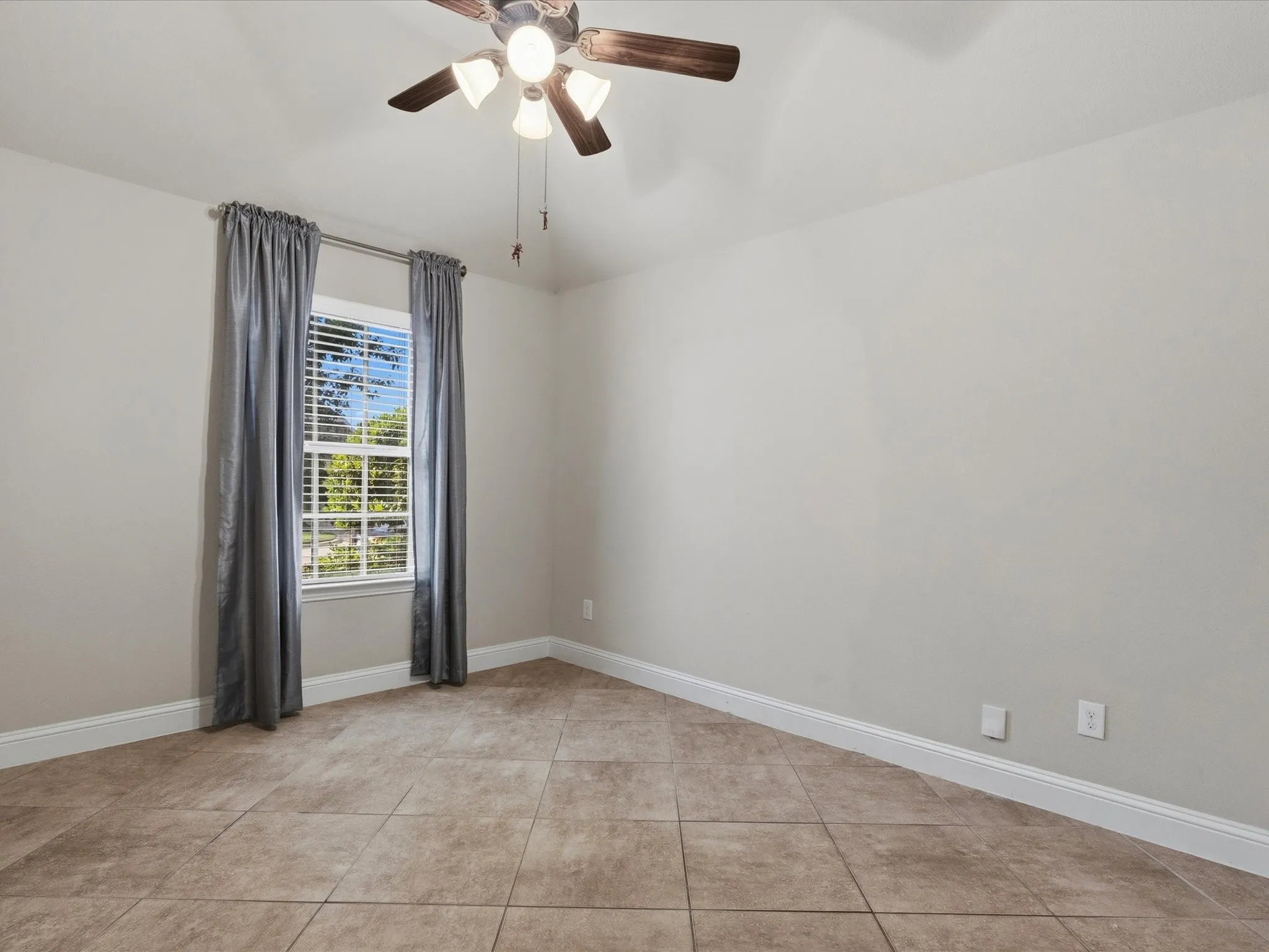 Single Family Residence For Sale in Kaufman County , 508 Clemson Lane, Forney, Texas 75126, 3 Bedroom, 2 Bathroom, 2 Garage spaces, 1,703 Sqft, built in 2016, mls#21341401, Real Estate Agent in Forney, Homes For Sale in Kaufman county, Homes For Sale in Forney, Realtor in Forney Texas, Real Estate Brokerage Independent Realty Texas, Luminita Cordes Realtor