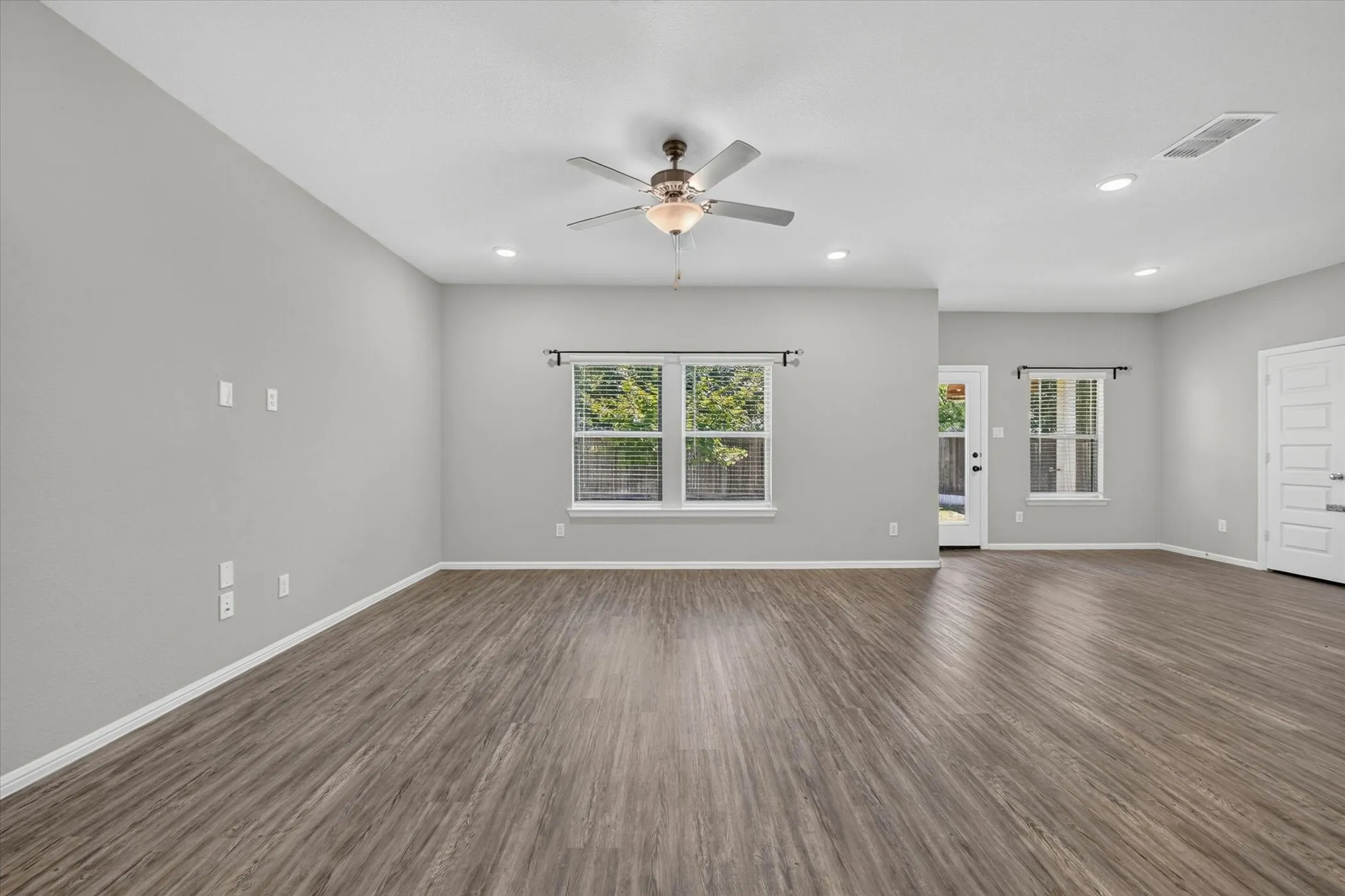 Single Family Residence For Rent in Denton County , 3348 Duncan Way, Corinth, Texas 76210, 3 Bedroom, 3 Bathroom, 2 Garage spaces, 1,859 Sqft, built in 2020, mls#21341041, Real Estate Agent in Corinth, Homes For Rent in Denton county, Homes For Rent in Corinth, Realtor in Corinth Texas, Real Estate Brokerage Independent Realty Texas, Luminita Cordes Realtor