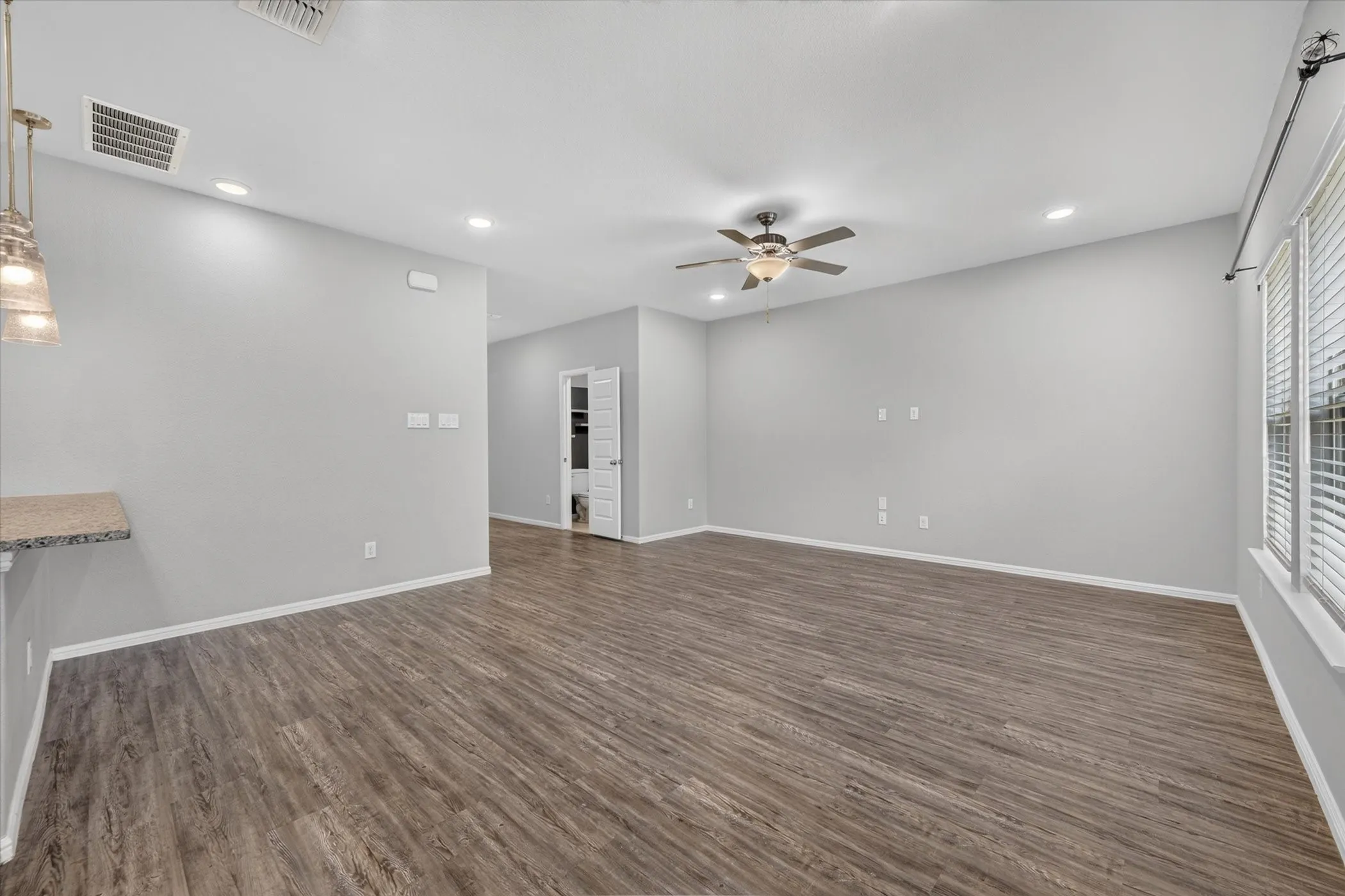Single Family Residence For Rent in Denton County , 3348 Duncan Way, Corinth, Texas 76210, 3 Bedroom, 3 Bathroom, 2 Garage spaces, 1,859 Sqft, built in 2020, mls#21341041, Real Estate Agent in Corinth, Homes For Rent in Denton county, Homes For Rent in Corinth, Realtor in Corinth Texas, Real Estate Brokerage Independent Realty Texas, Luminita Cordes Realtor